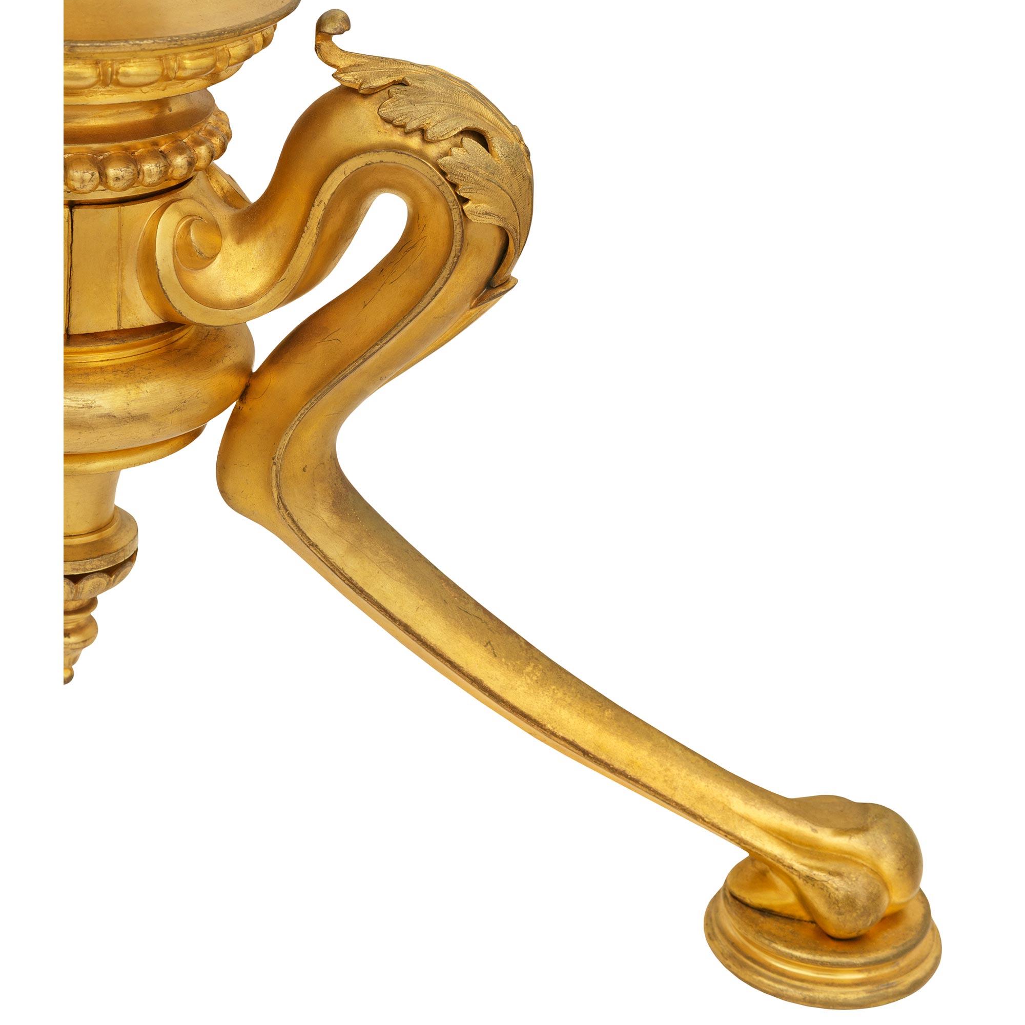 Table d'appoint Florentine du 19ème siècle en bronze doré et marbre Pietra Dura en vente 3