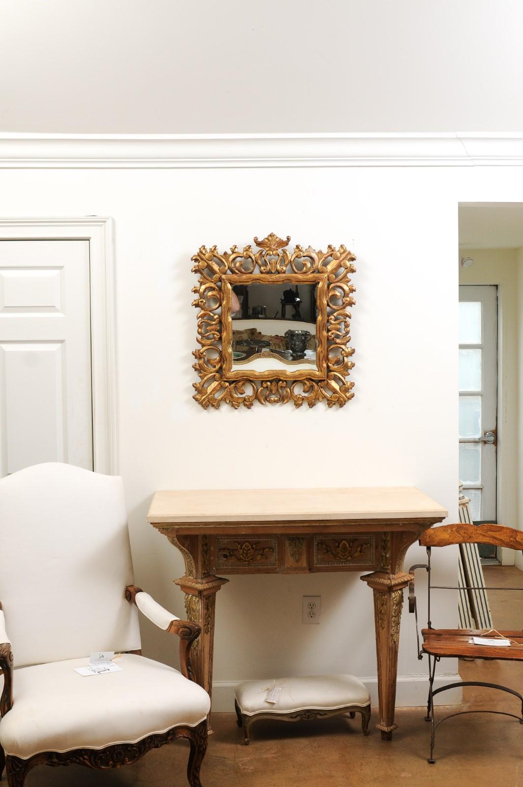 Florentine 20th Century Carved Giltwood Mirror with C-Scrolls and Foliage Motifs In Good Condition In Atlanta, GA