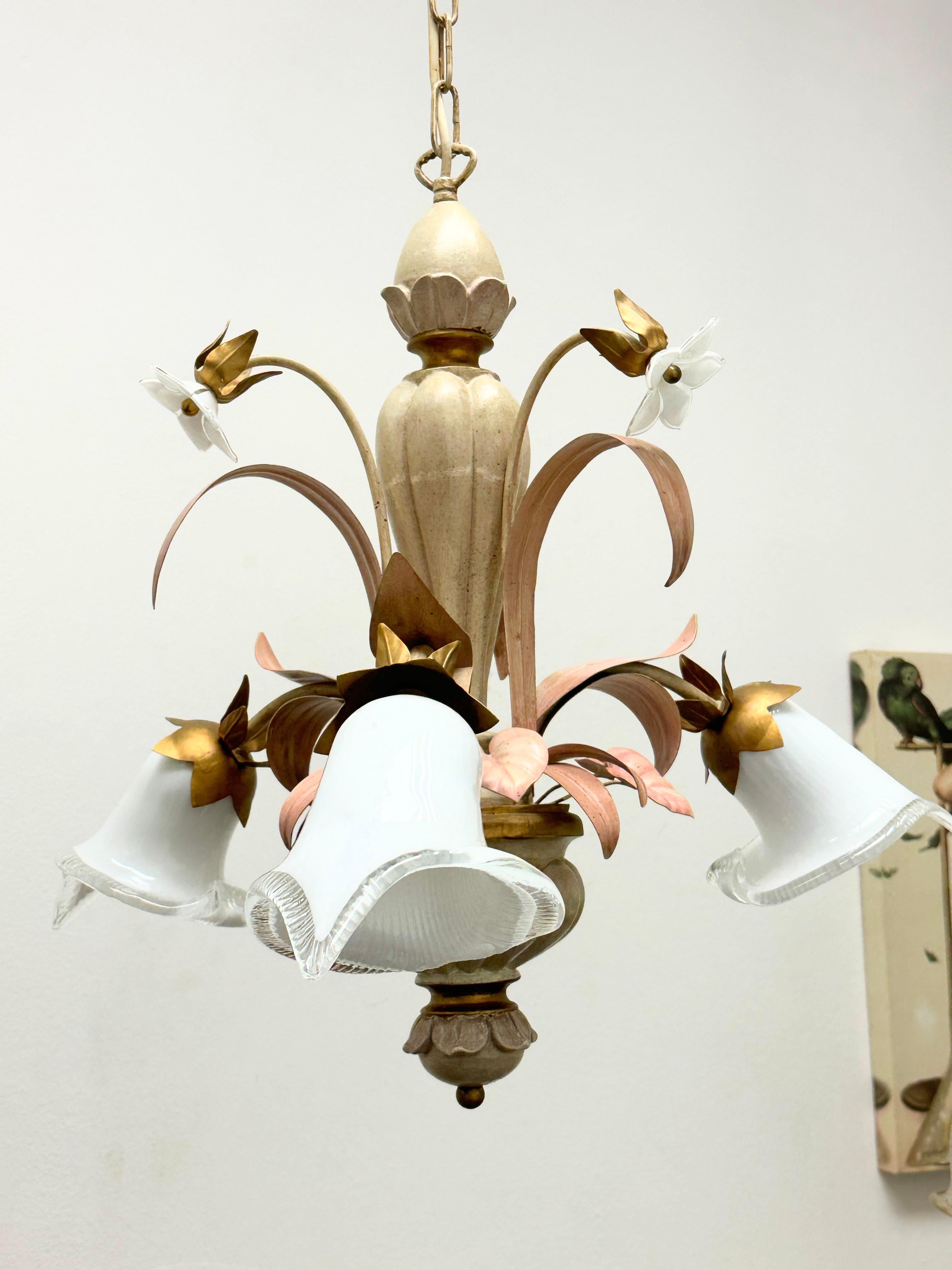 Lustre à 3 éclairages en bois polychrome de style baroque florentin par Eglo Austria en vente 3