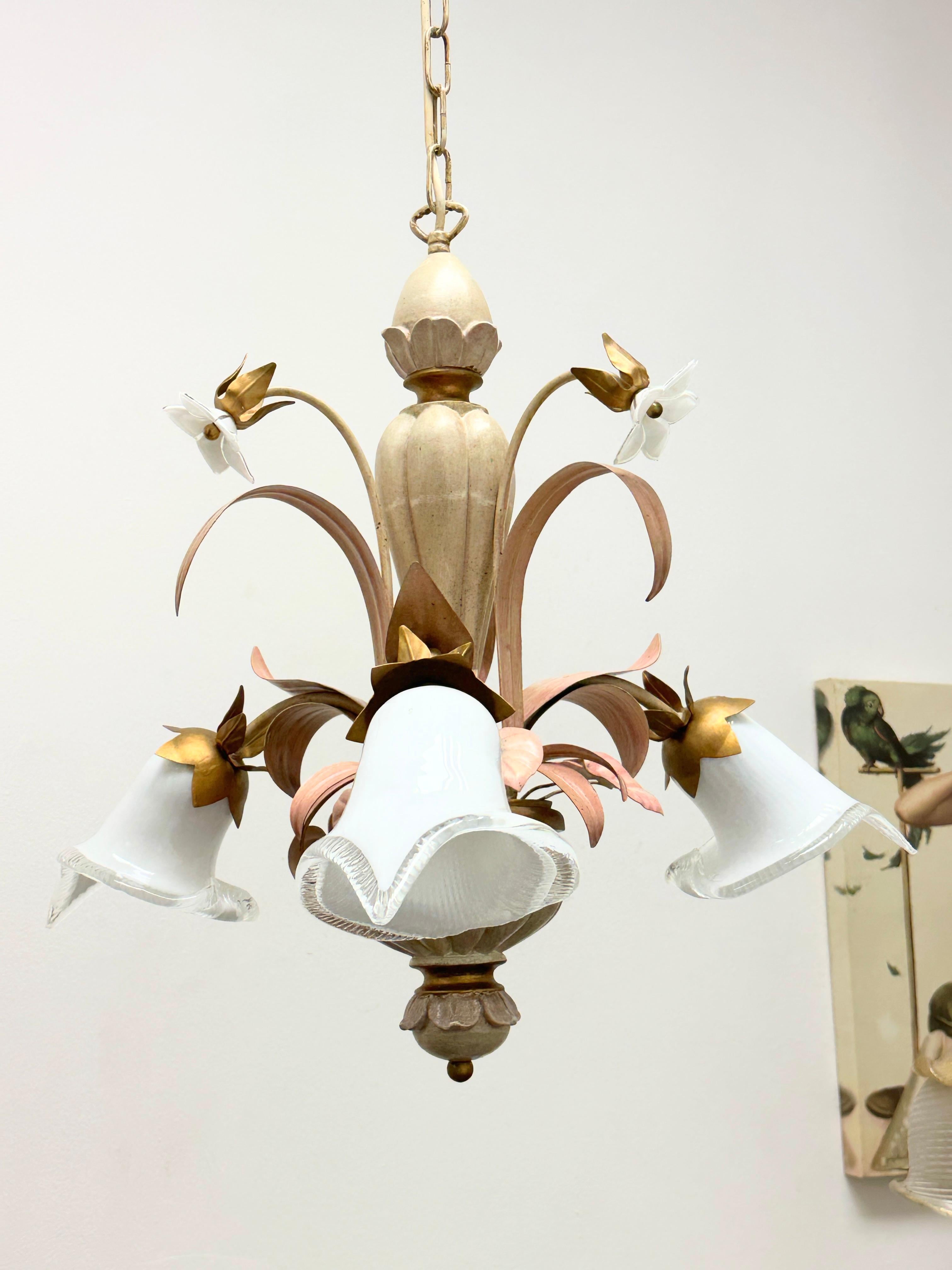 Lustre à 3 éclairages en bois polychrome de style baroque florentin par Eglo Austria en vente 4