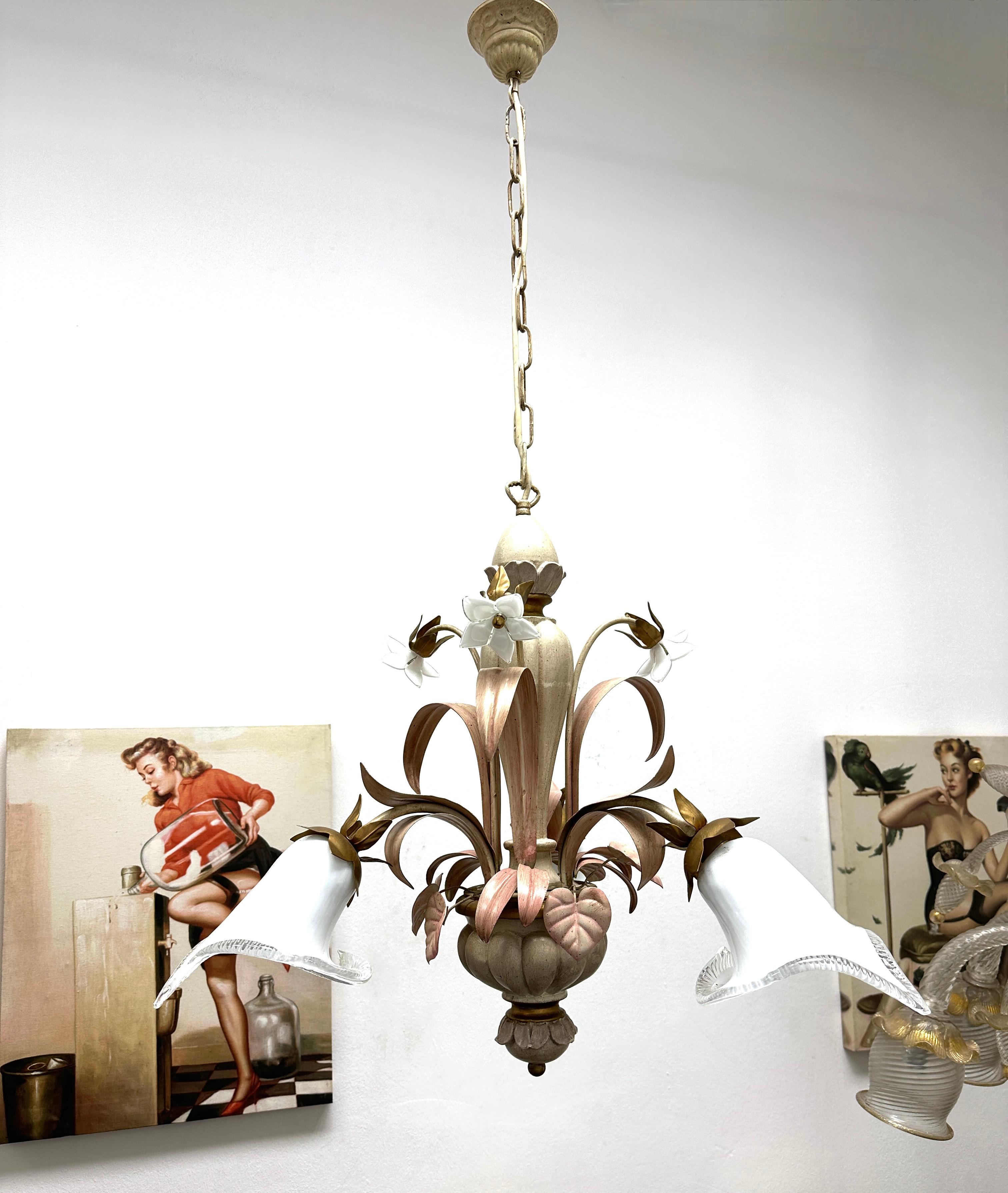 Lustre à 3 éclairages en bois polychrome de style baroque florentin par Eglo Austria Bon état - En vente à Nuernberg, DE