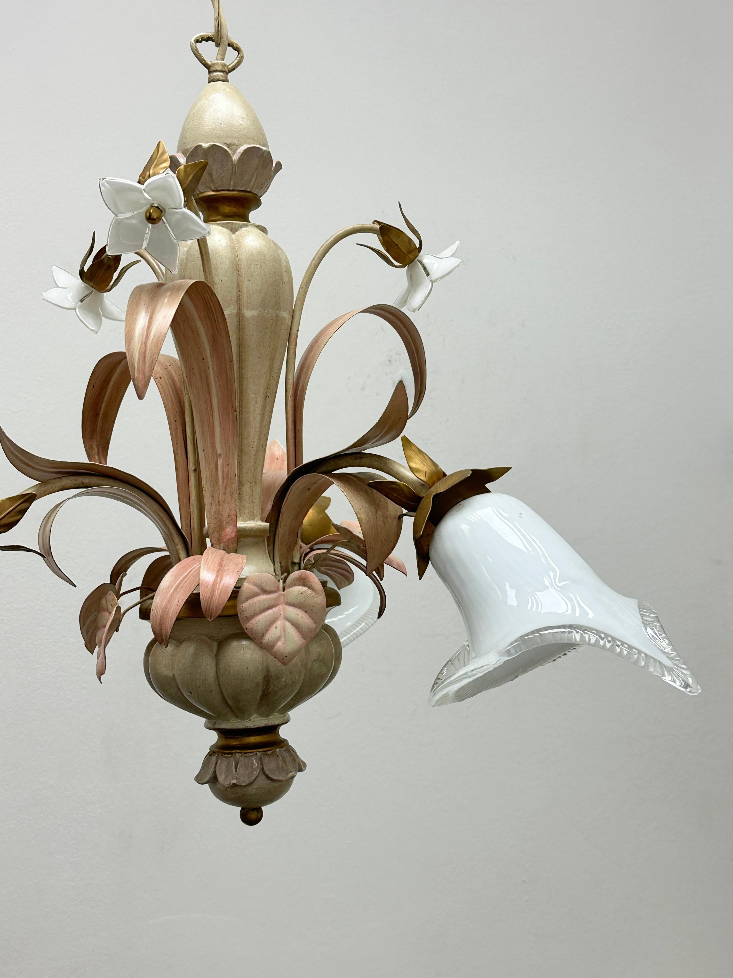 Lustre à 3 éclairages en bois polychrome de style baroque florentin par Eglo Austria en vente 2