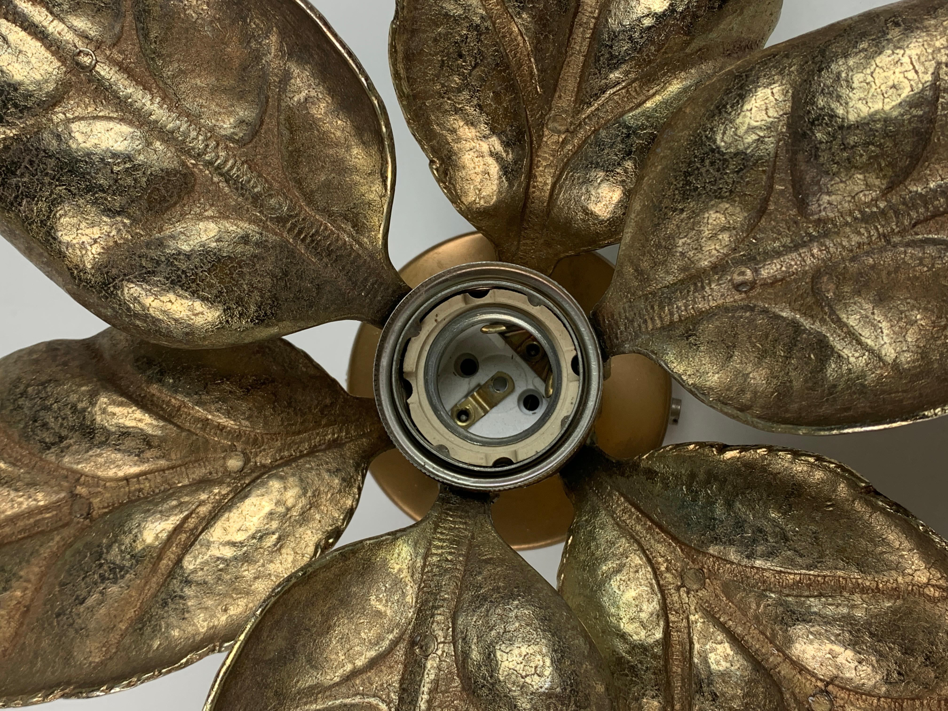 Fine XX secolo Applique Florentine in ottone con fiori di Willy Daro per Massive Lighting, Belgio in vendita