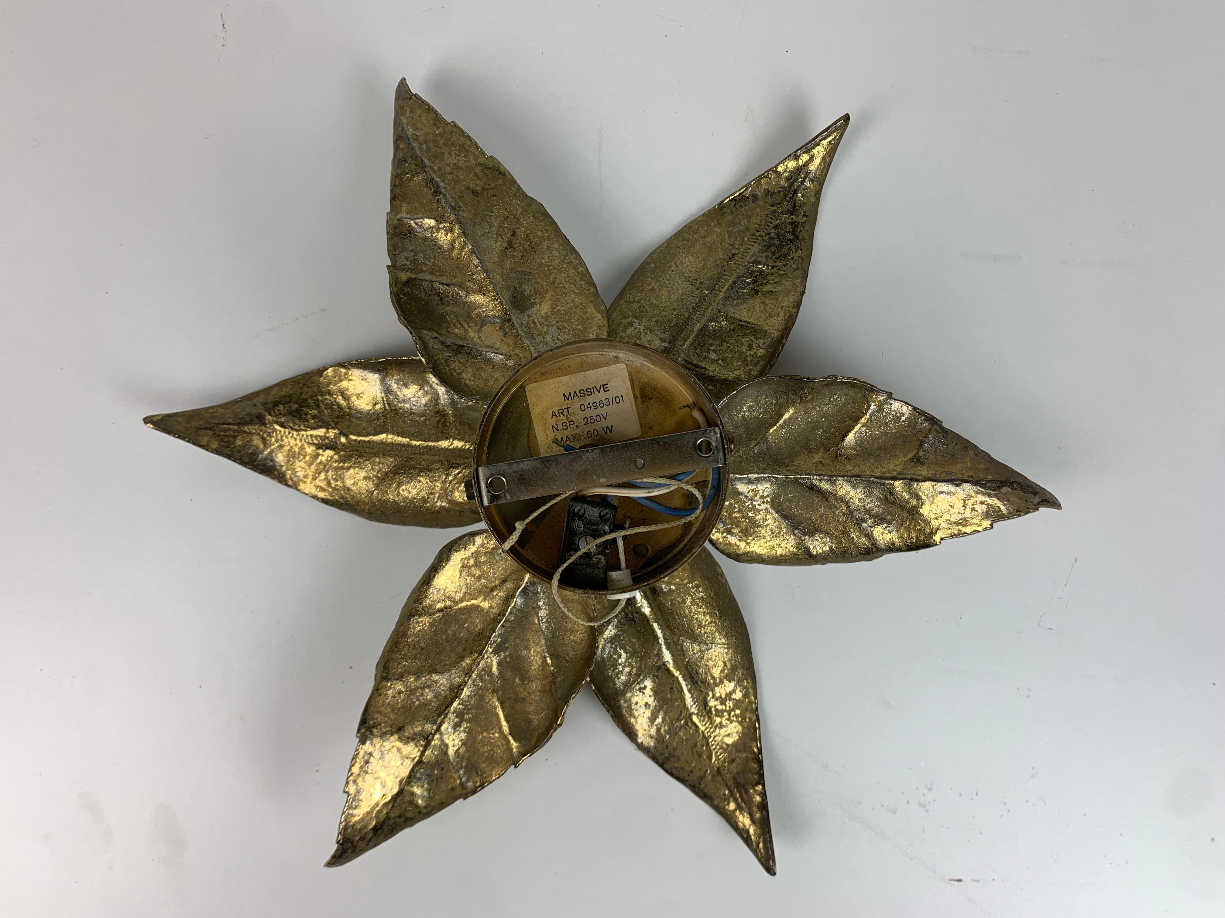 Late 20th Century Florentine brass floral wall sconce by Willy Daro for Massive Lighting, Belgium For Sale