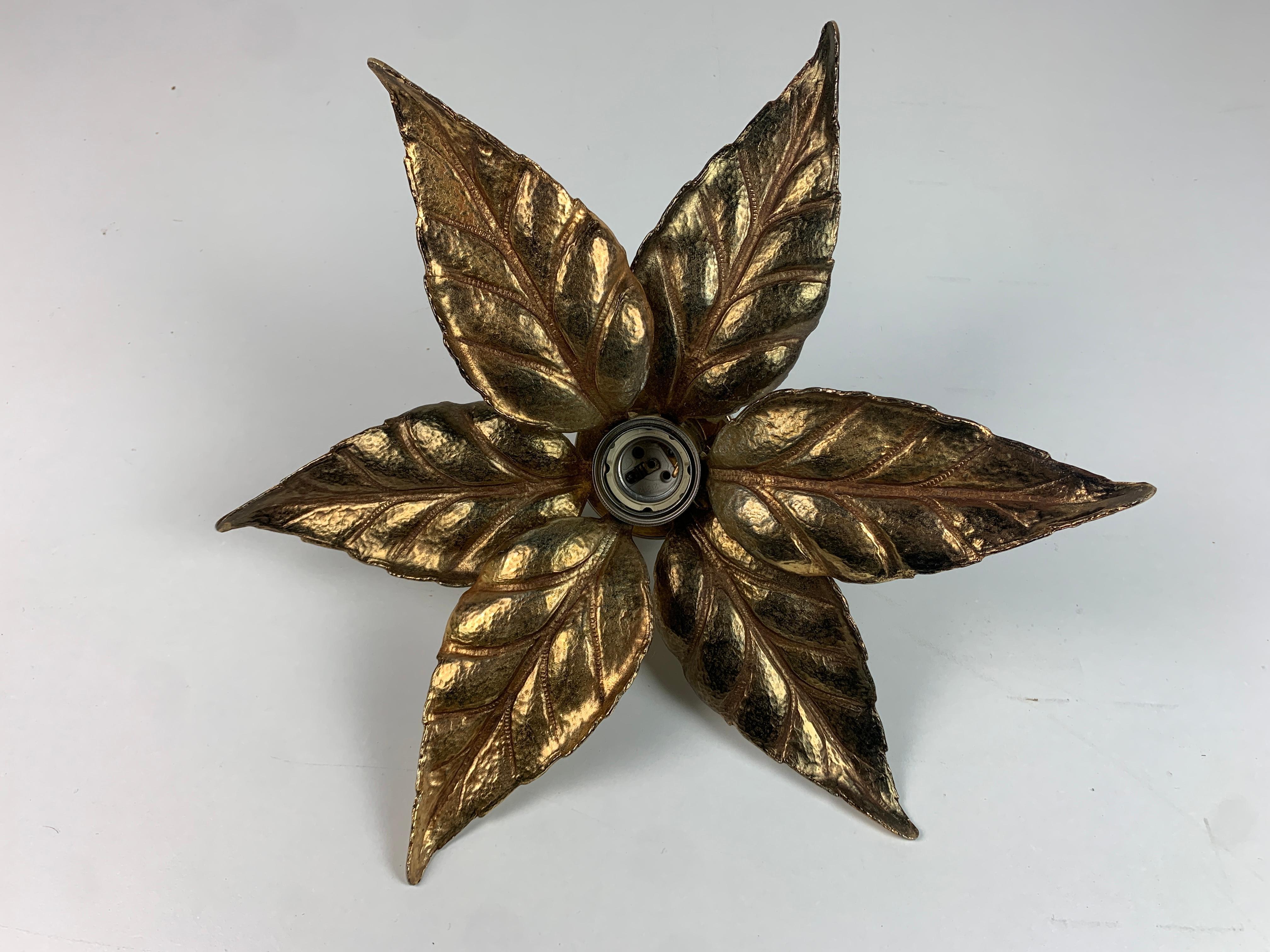 Late 20th Century Florentine brass floral wall sconce by Willy Daro for Massive Lighting, Belgium For Sale