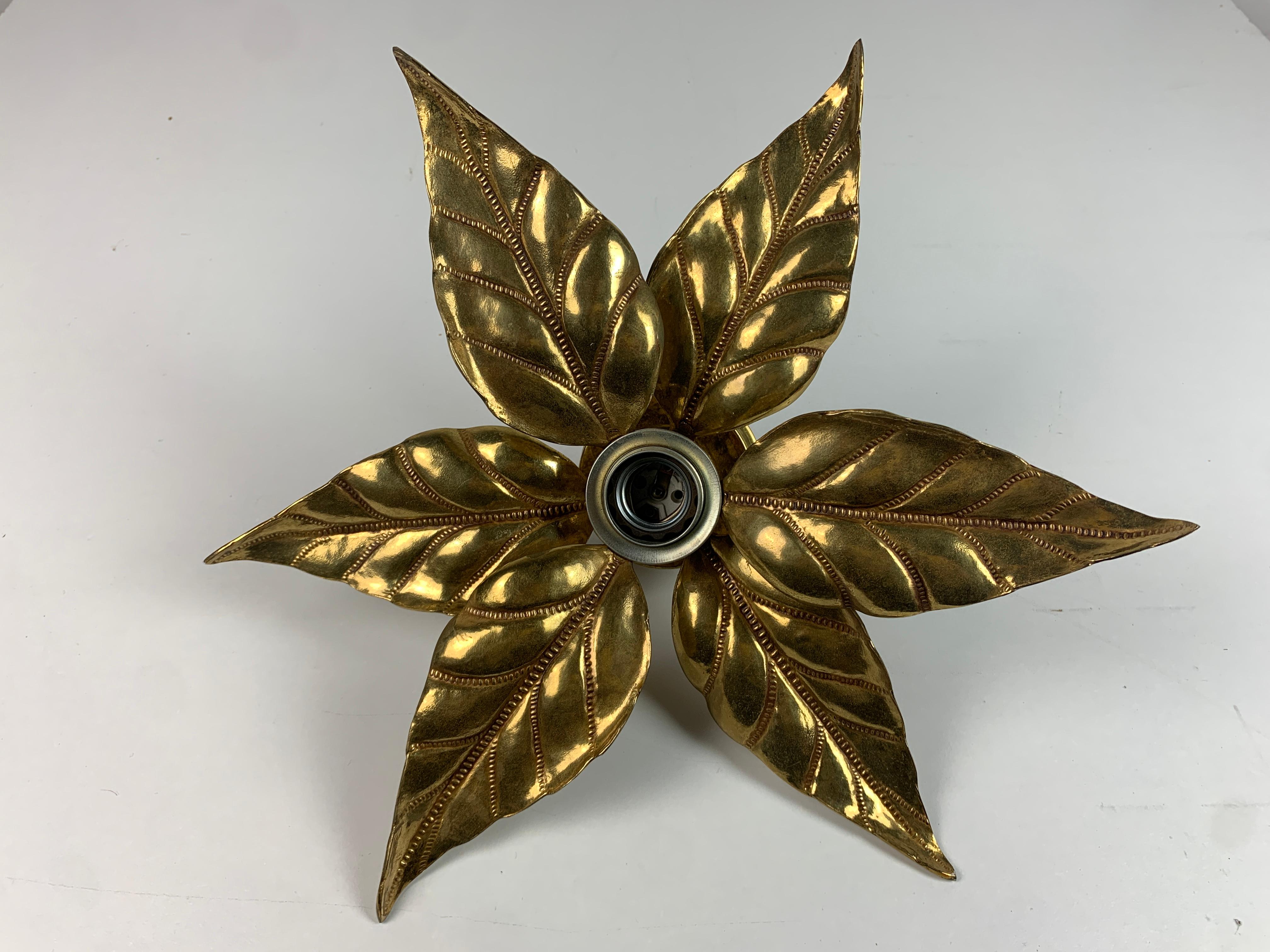 Fine XX secolo Applique Florentine in ottone con fiori di Willy Daro per Massive Lighting, Belgio in vendita