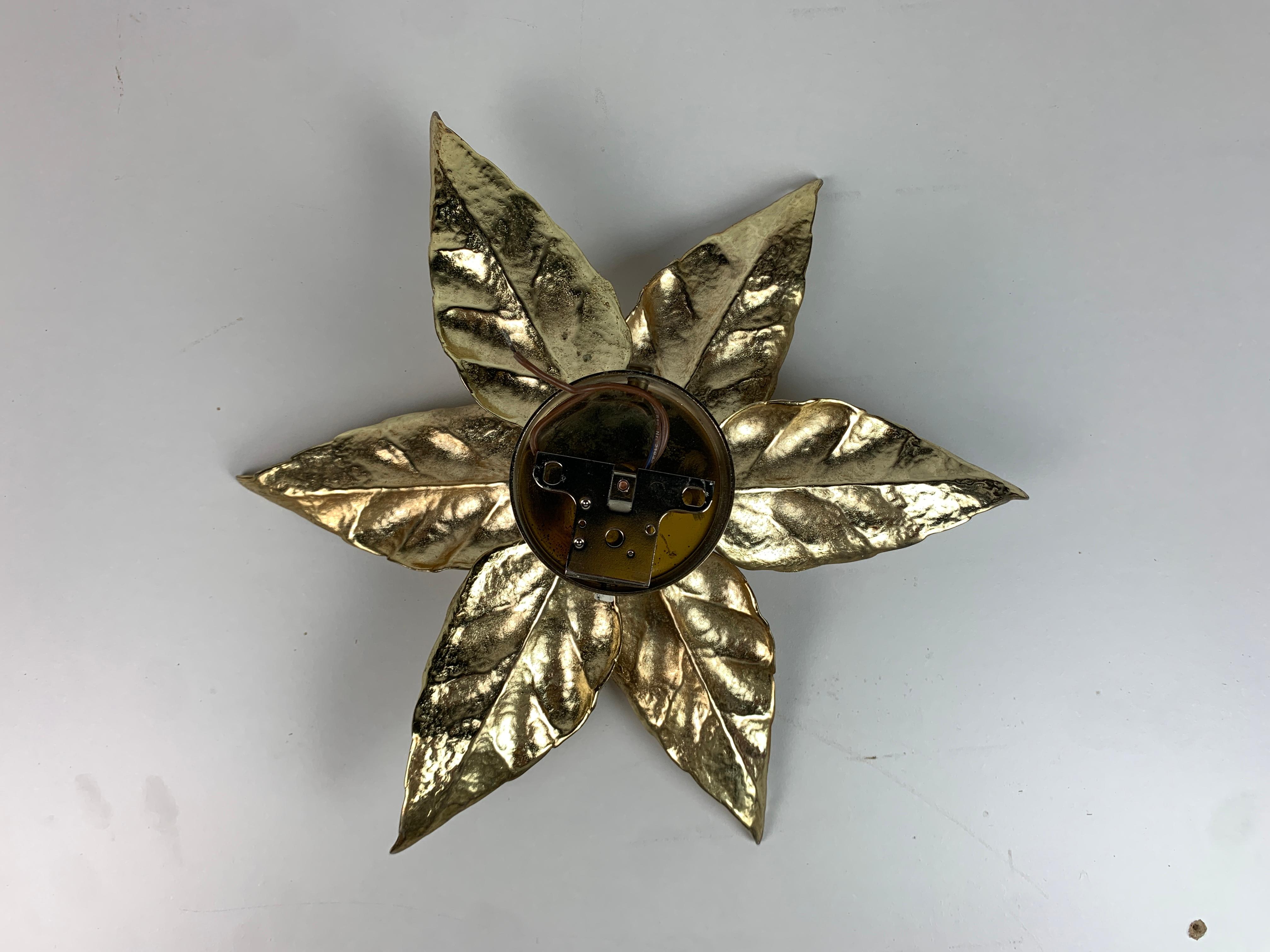 Applique Florentine in ottone con fiori di Willy Daro per Massive Lighting, Belgio in vendita 1