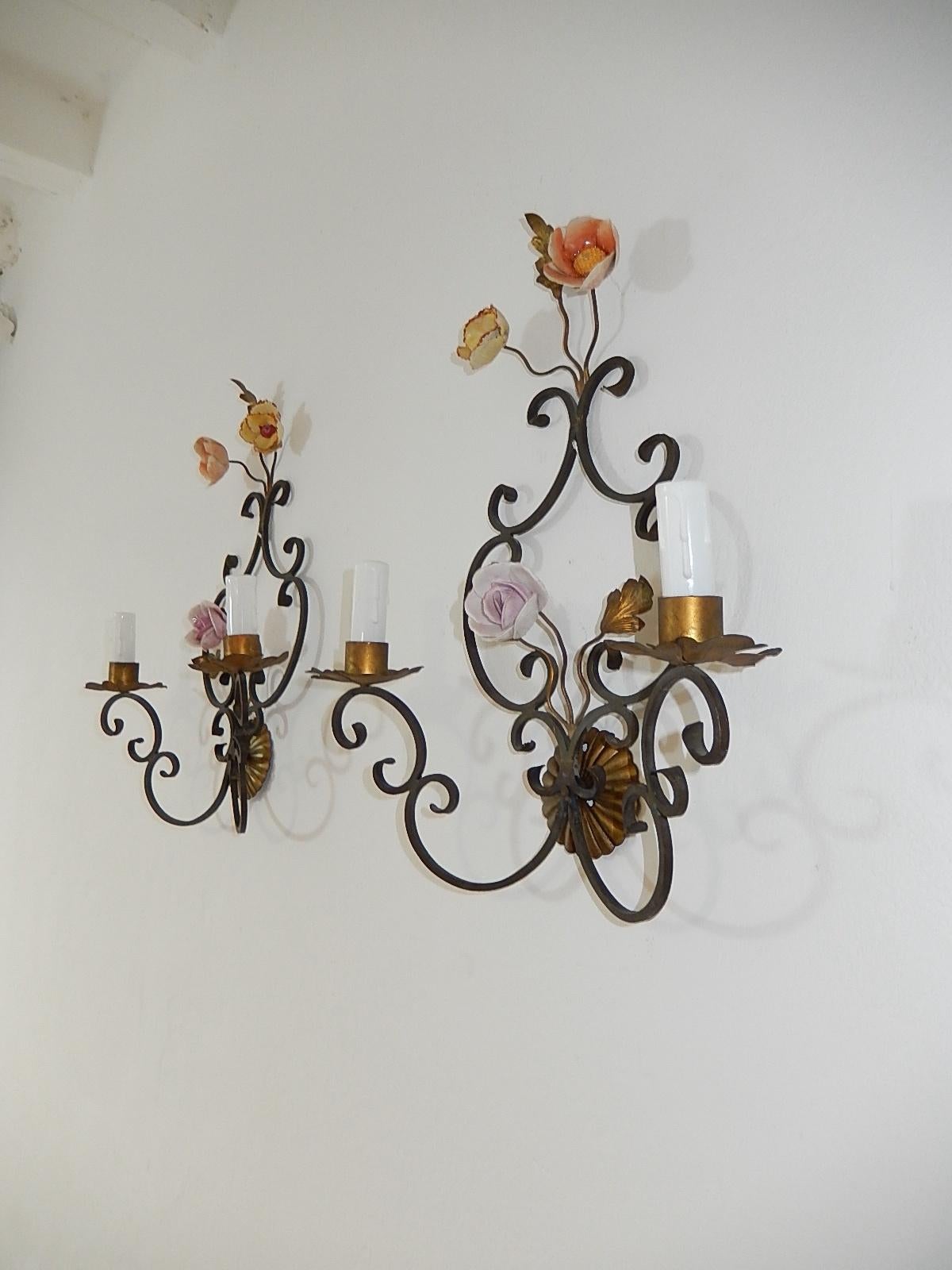 French Florentine Bronze & Wrought Iron Porcelain Flowers Italian Tuscany Sconces 1900s For Sale