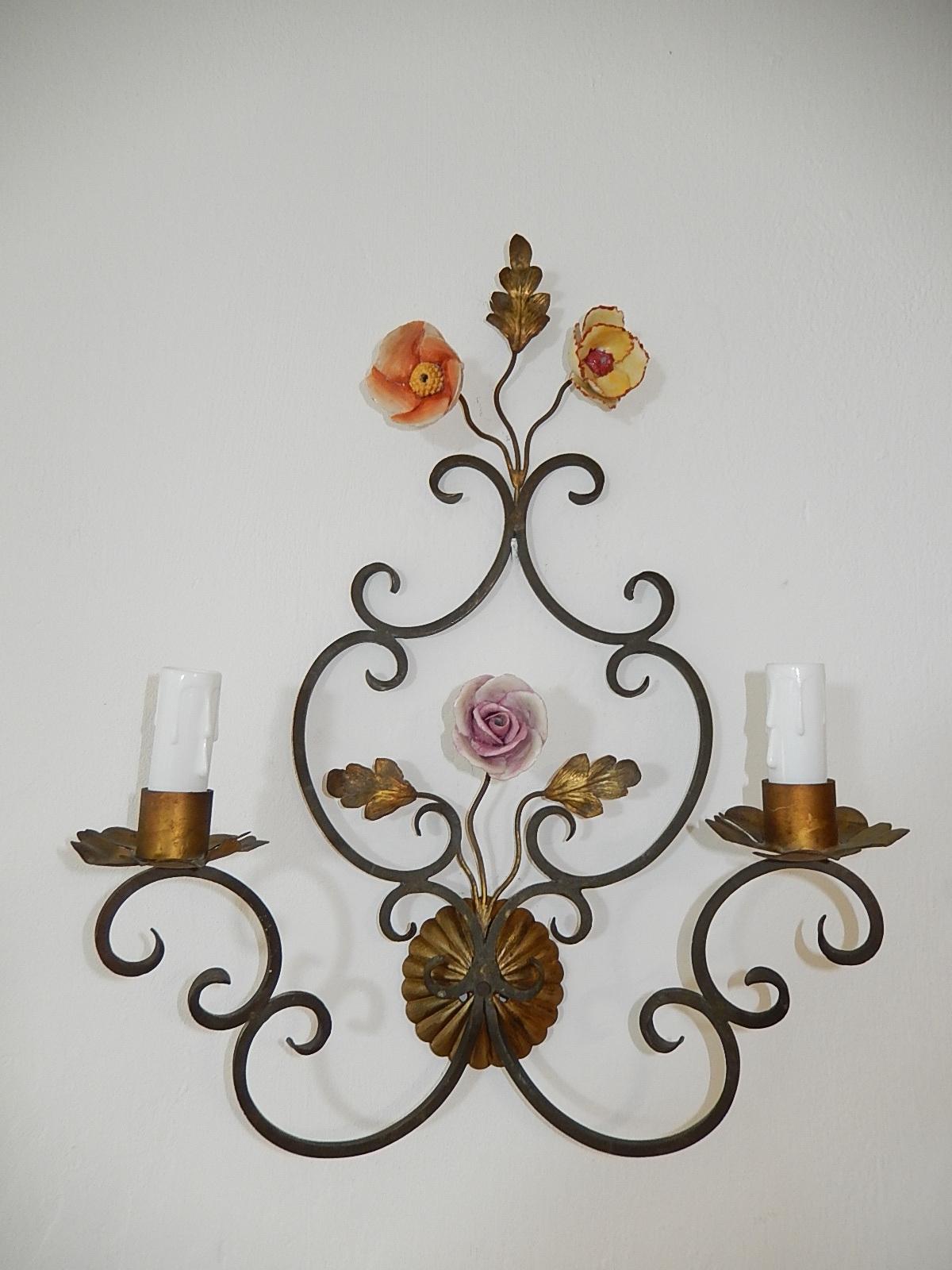 Appliques florentines en bronze et porcelaine avec fleurs en fer forgé - Appliques italiennes de Toscane des années 1900 en vente 2