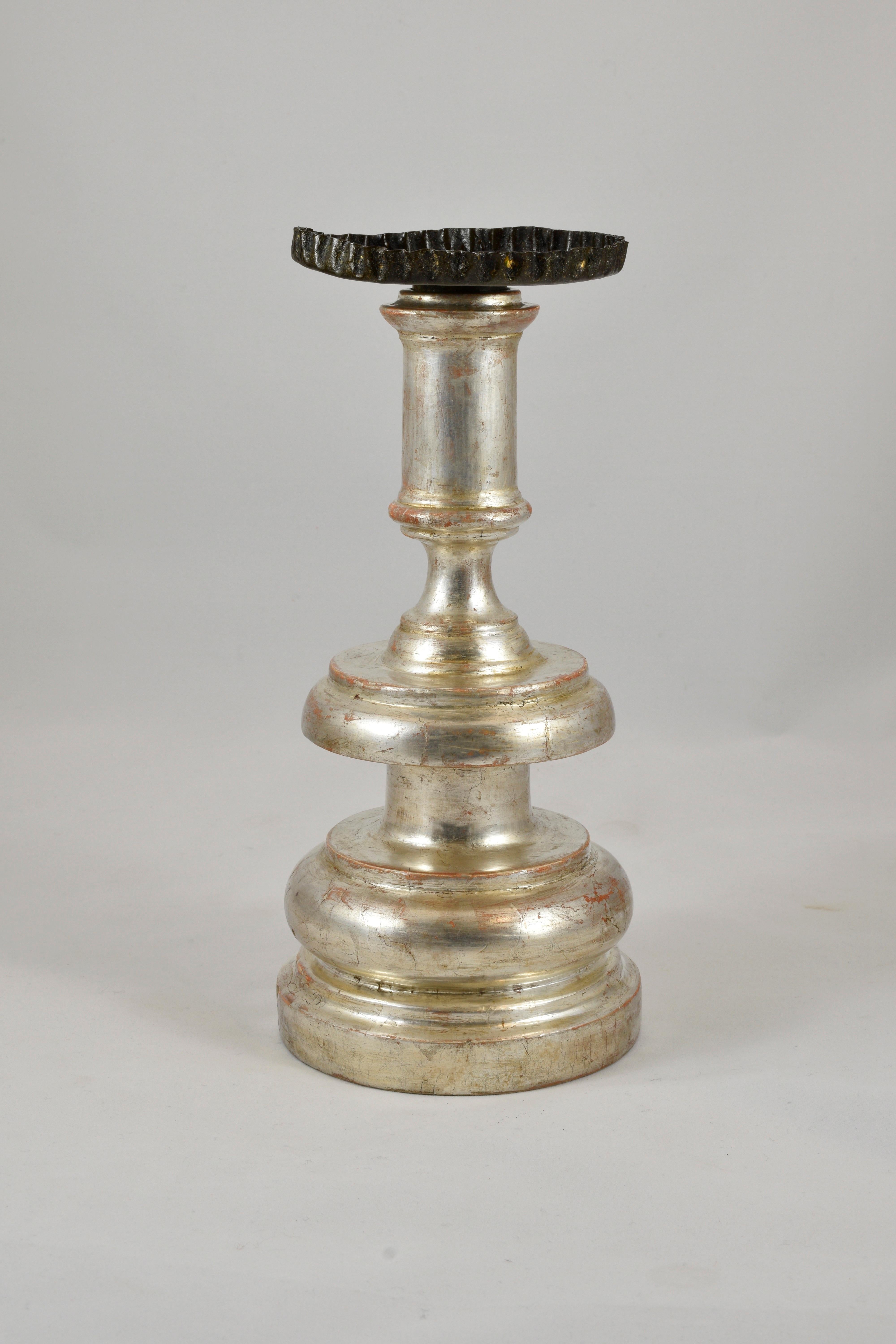 Italy, Firenze, late 17th century
Simple but elegant typical Florentine candlestick.
It has cracks and small lacks of the pinstripe typical of high-epoch items.