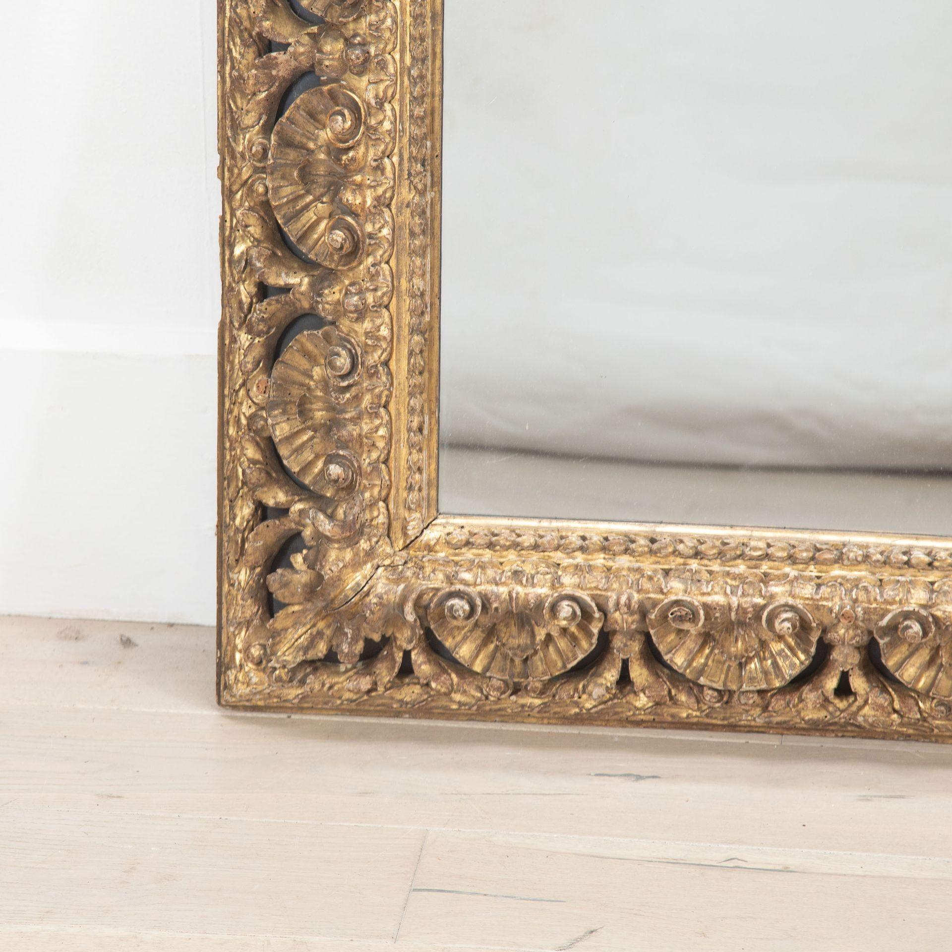 Florentine Carved and Gilded Mirror In Good Condition For Sale In Gloucestershire, GB