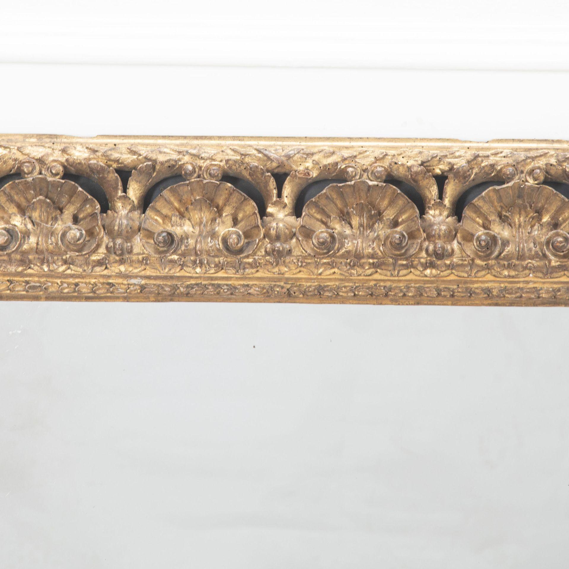 Florentine Carved and Gilded Mirror For Sale 1