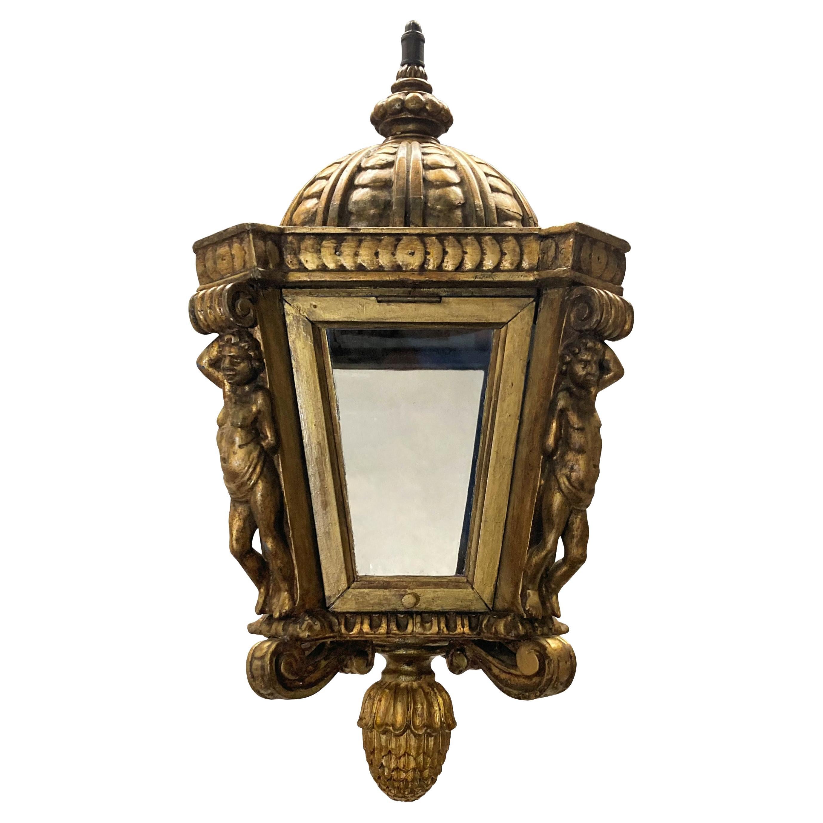 Lanterne suspendue Florentine en bois doré sculpté