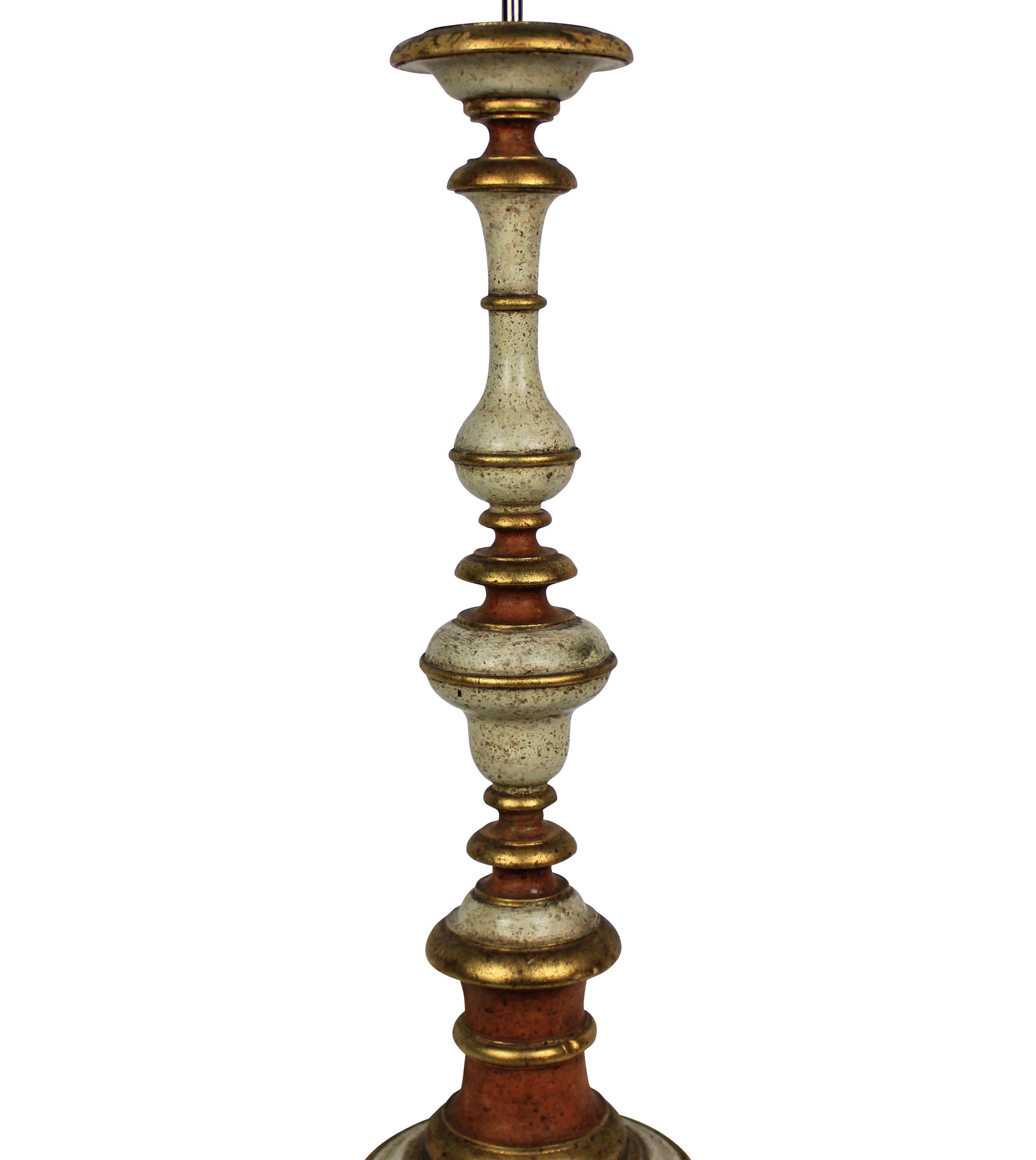 A large Italian, carved, painted and gilded table lamp.

Newly electrified.