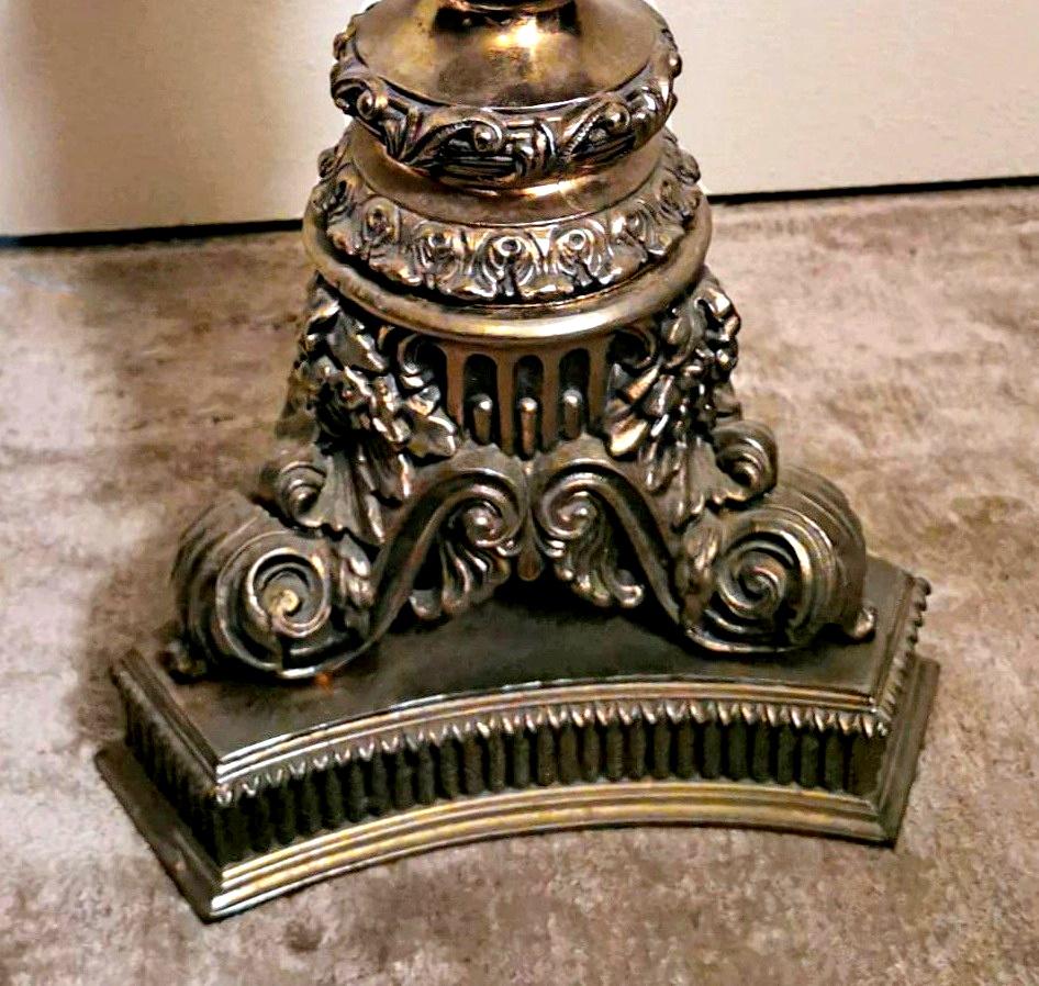 Florentine Handwerkskunst Schwere gegossene Stehlampe im Empire-Stil ohne Lampenschirm im Angebot 3