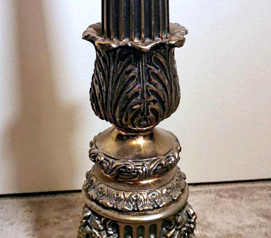 Florentine Handwerkskunst Schwere gegossene Stehlampe im Empire-Stil ohne Lampenschirm im Angebot 4