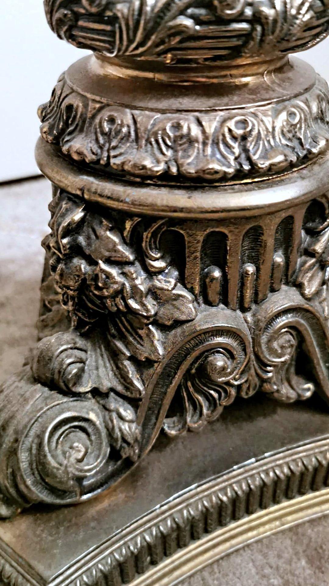 Florentine Handwerkskunst Schwere gegossene Stehlampe im Empire-Stil ohne Lampenschirm im Angebot 6