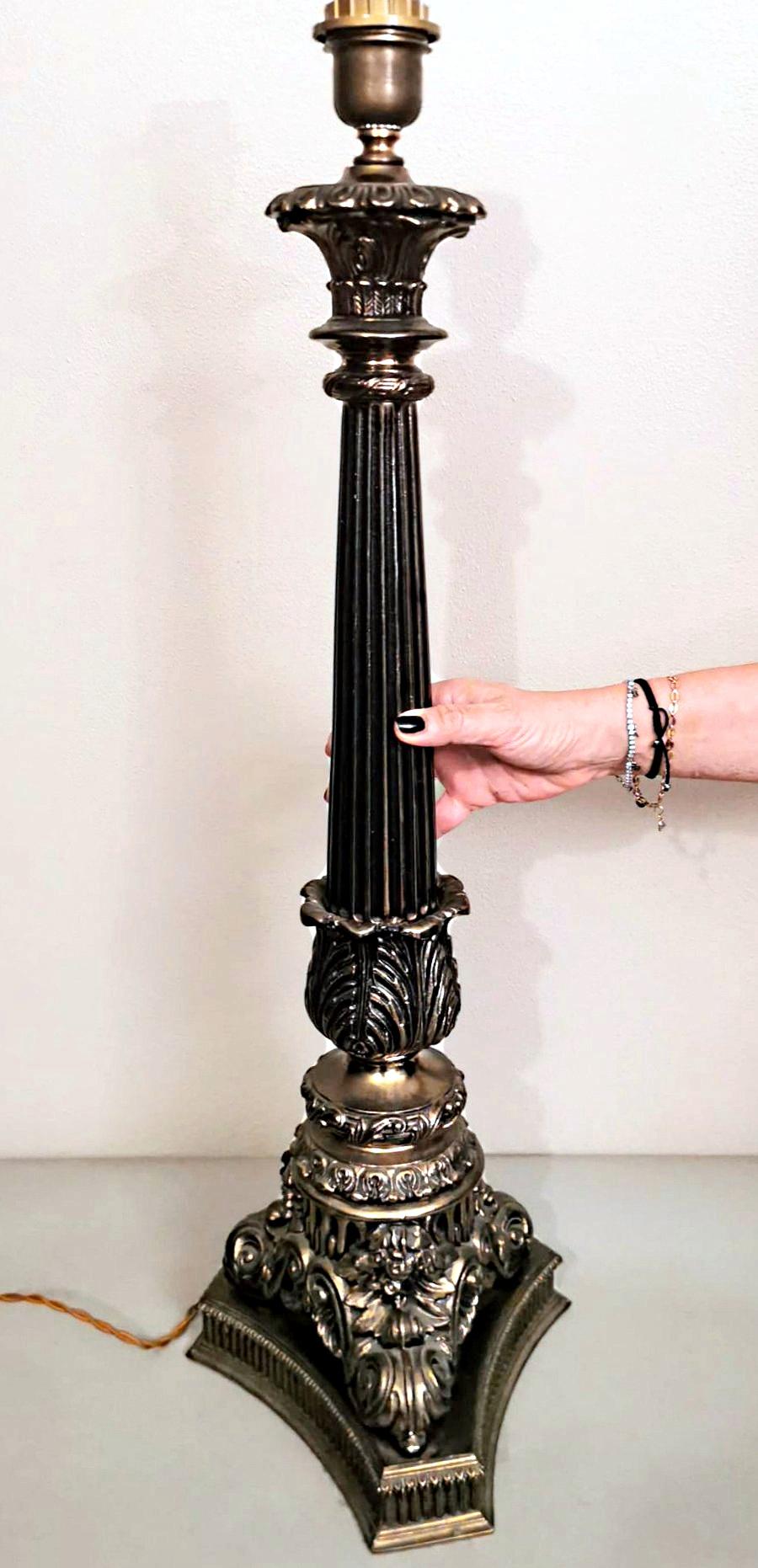 Florentine Handwerkskunst Schwere gegossene Stehlampe im Empire-Stil ohne Lampenschirm im Angebot 11