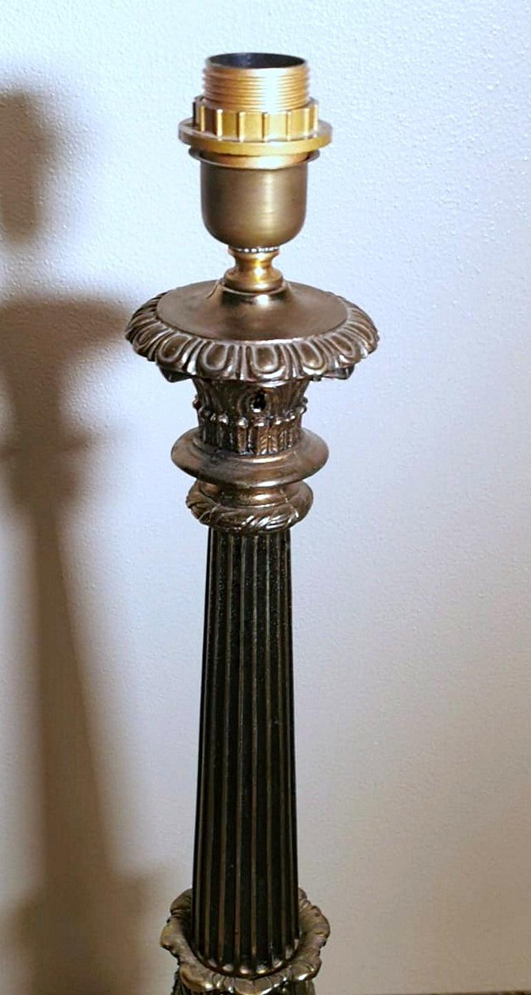 Florentine Handwerkskunst Schwere gegossene Stehlampe im Empire-Stil ohne Lampenschirm (Gegossen) im Angebot