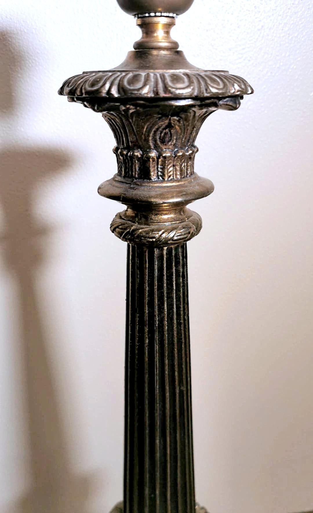 Florentine Handwerkskunst Schwere gegossene Stehlampe im Empire-Stil ohne Lampenschirm (20. Jahrhundert) im Angebot