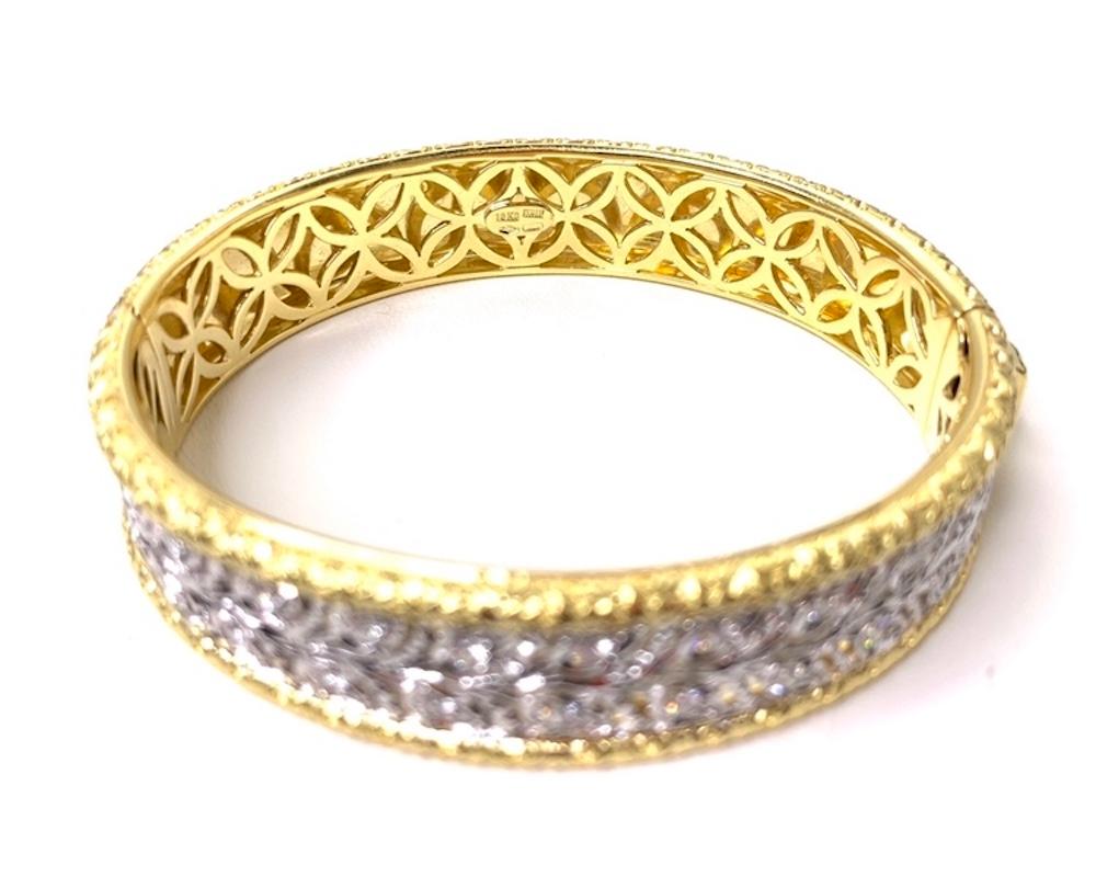 Florentine Design Diamond, Yellow and White Gold, Engraved Bangle Bracelet In New Condition For Sale In Los Angeles, CA