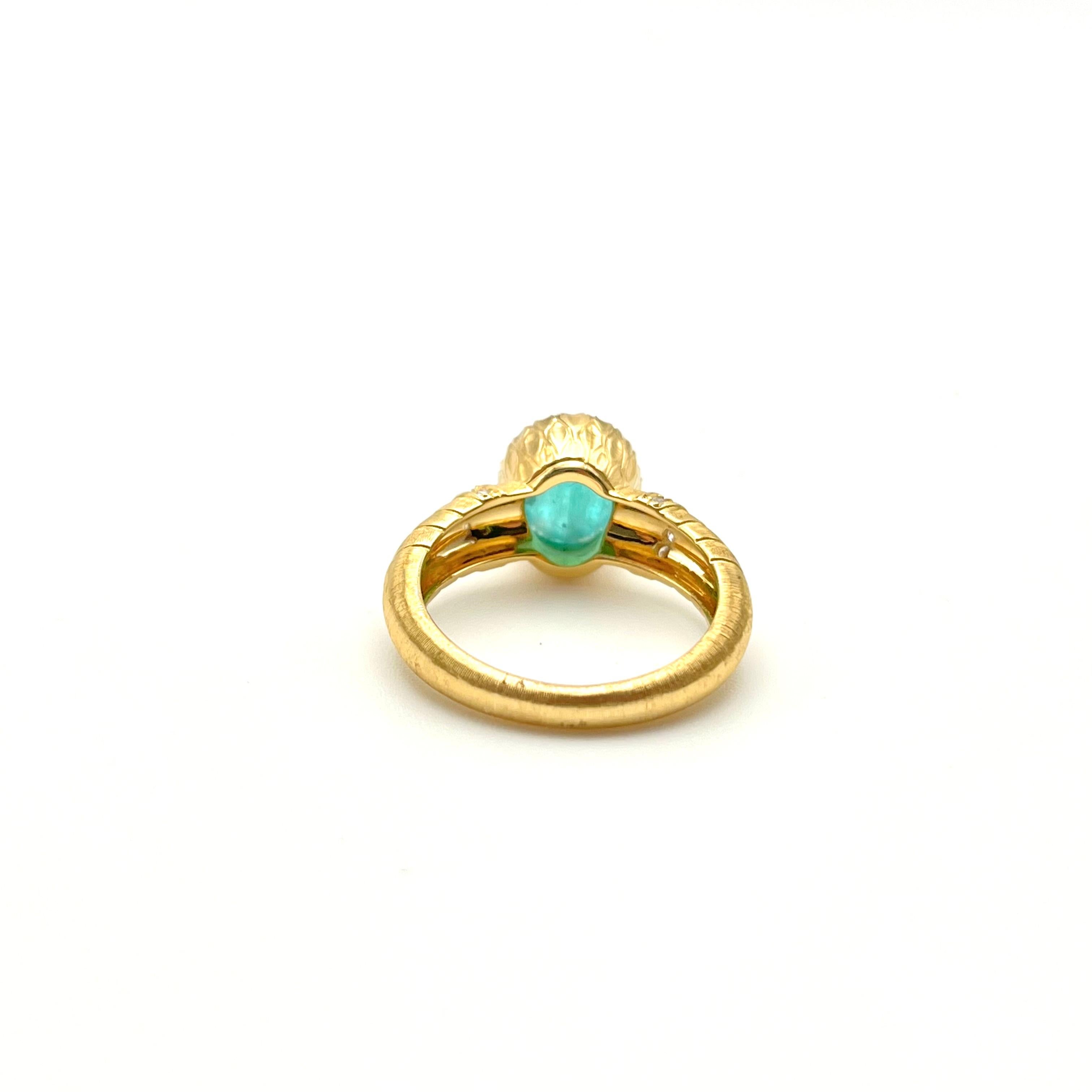 Florentine Gravierter Paraiba Turmalin und Diamant Ring (Cabochon) im Angebot