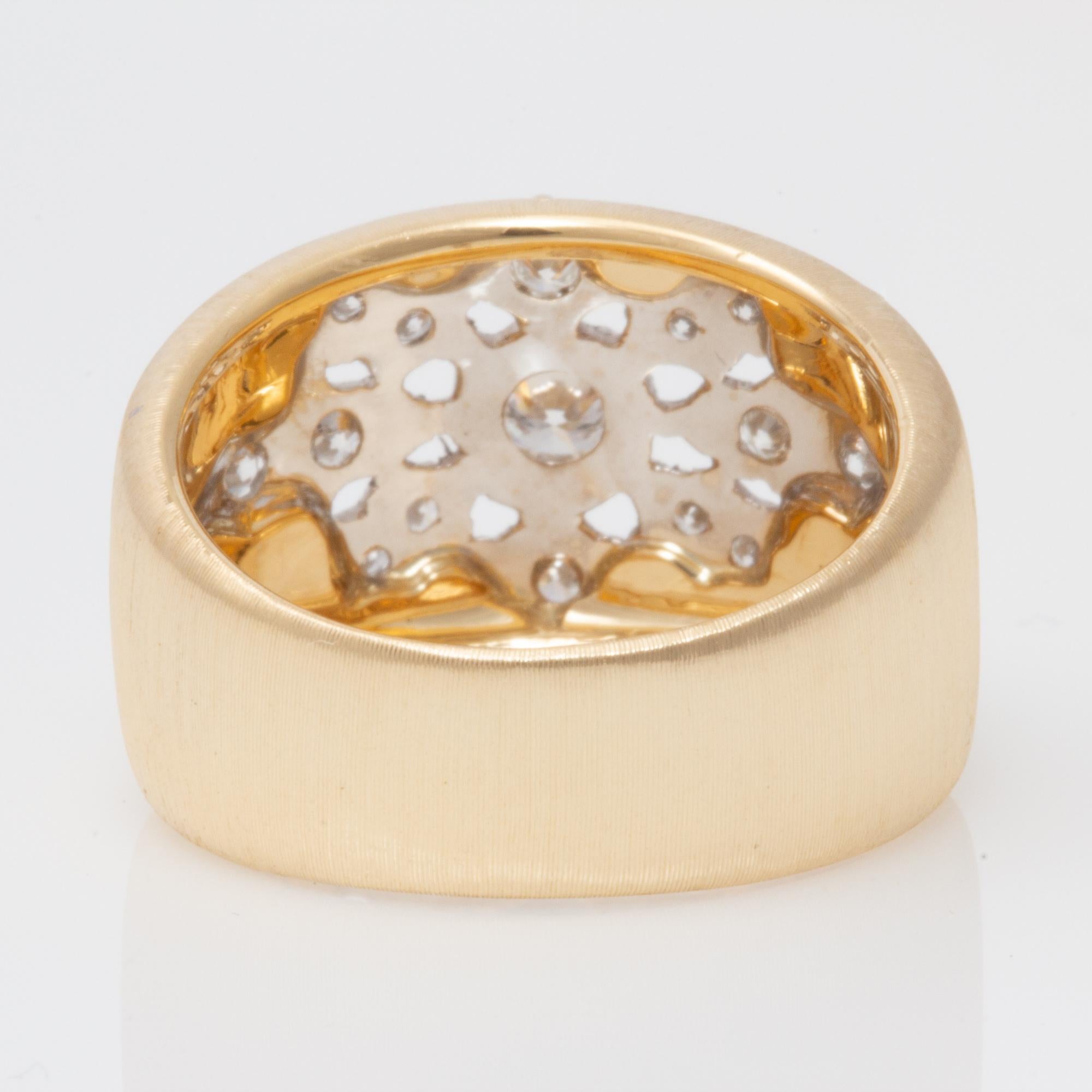 Florentine Engraved Two-Toned 18 Karat Italian Diamond Ring In New Condition For Sale In Houston, TX