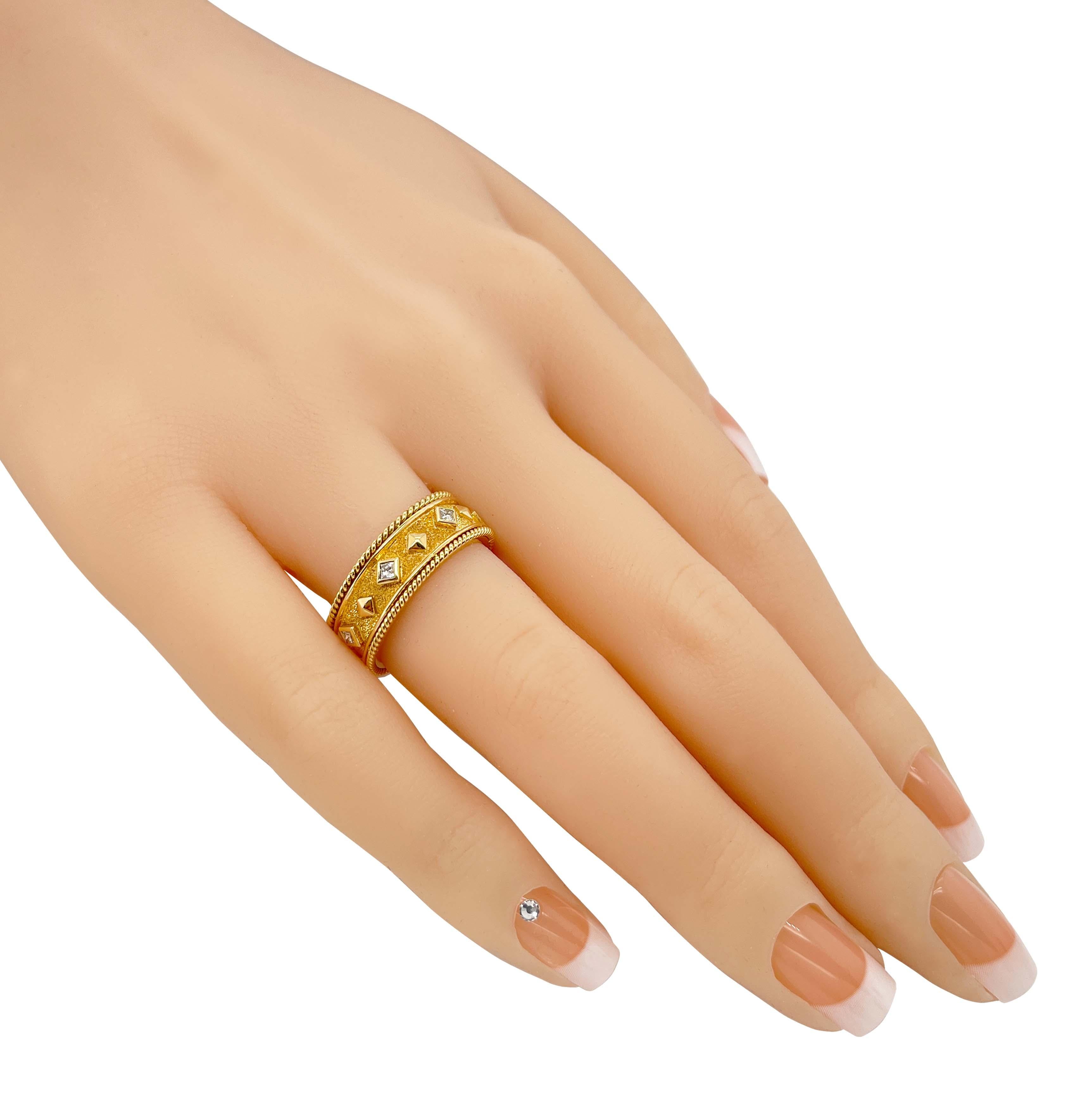 Bague italienne en or 18 carats avec diamants, finition florentine Neuf - En vente à Los Angeles, CA