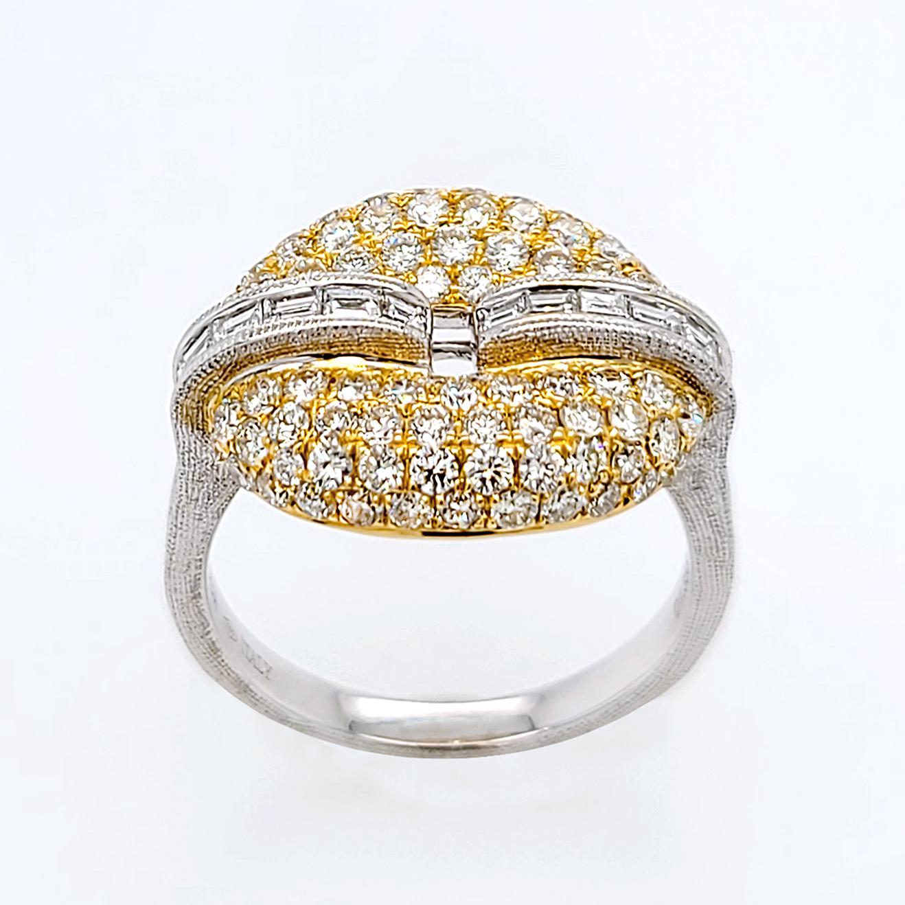 Round Cut Florentine Finished Two-Tone 18 Karat Gold Italian Cocktail Diamond Ring For Sale