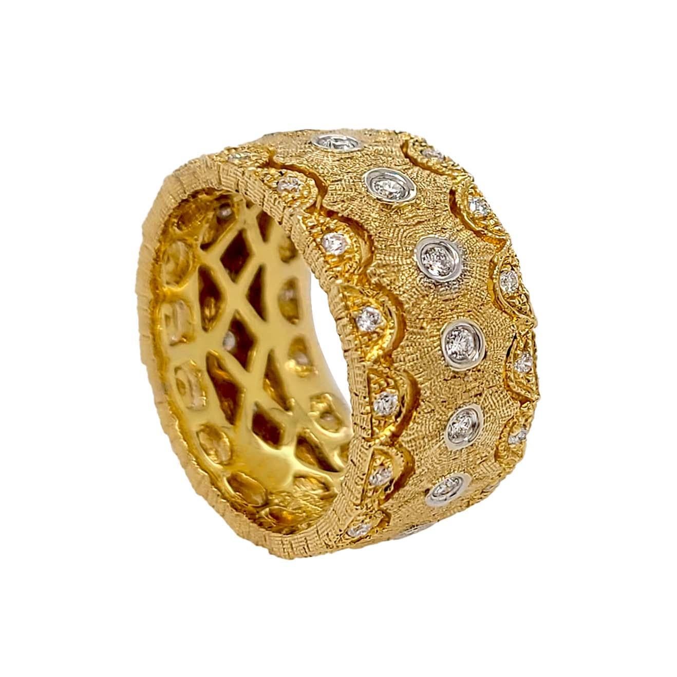 Produced by award winning Italian designer Stefano Vitolo. Stefano creates custom artisanal one of a kind jewelry with excellent gemstones in a truly old world Italian craftmanship.
This handcrafted ring has 0.42 total carat weight of F/G color and