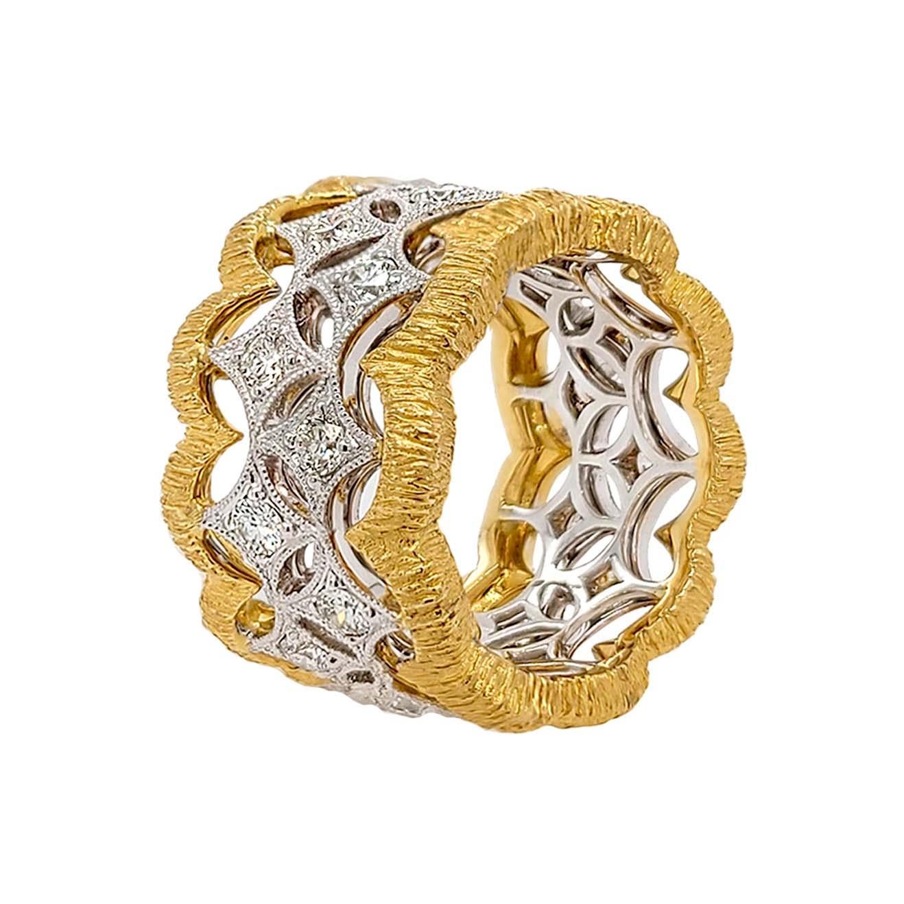 Produced by award winning Italian designer Stefano Vitolo. Stefano creates custom artisanal one of a kind jewelry with excellent gemstones in a truly old world Italian craftmanship.
This handcrafted ring has 1.05 total carat weight of F/G color and
