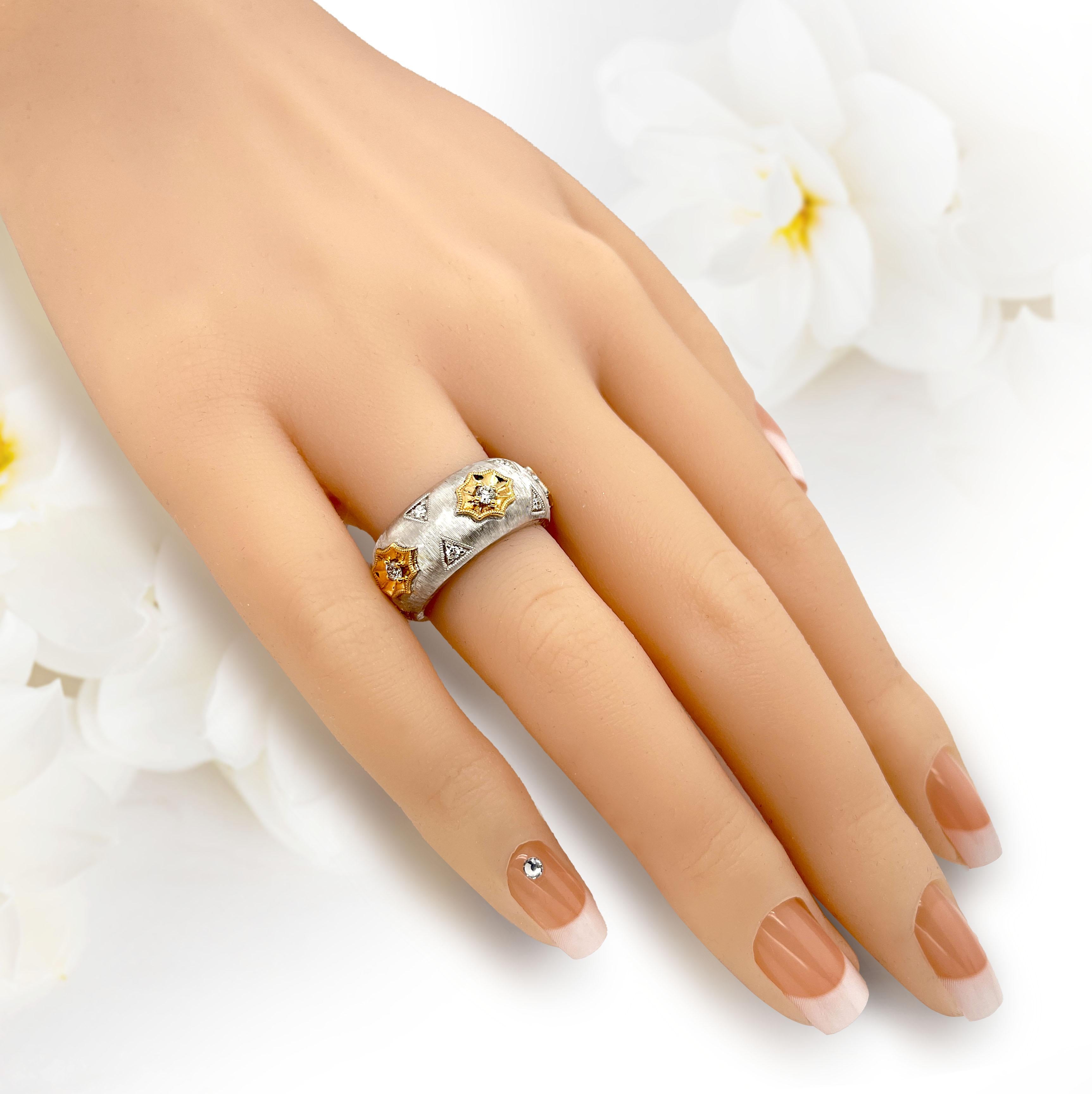 Taille ronde Bague italienne en or bicolore 18 carats avec diamants, finition florentine en vente