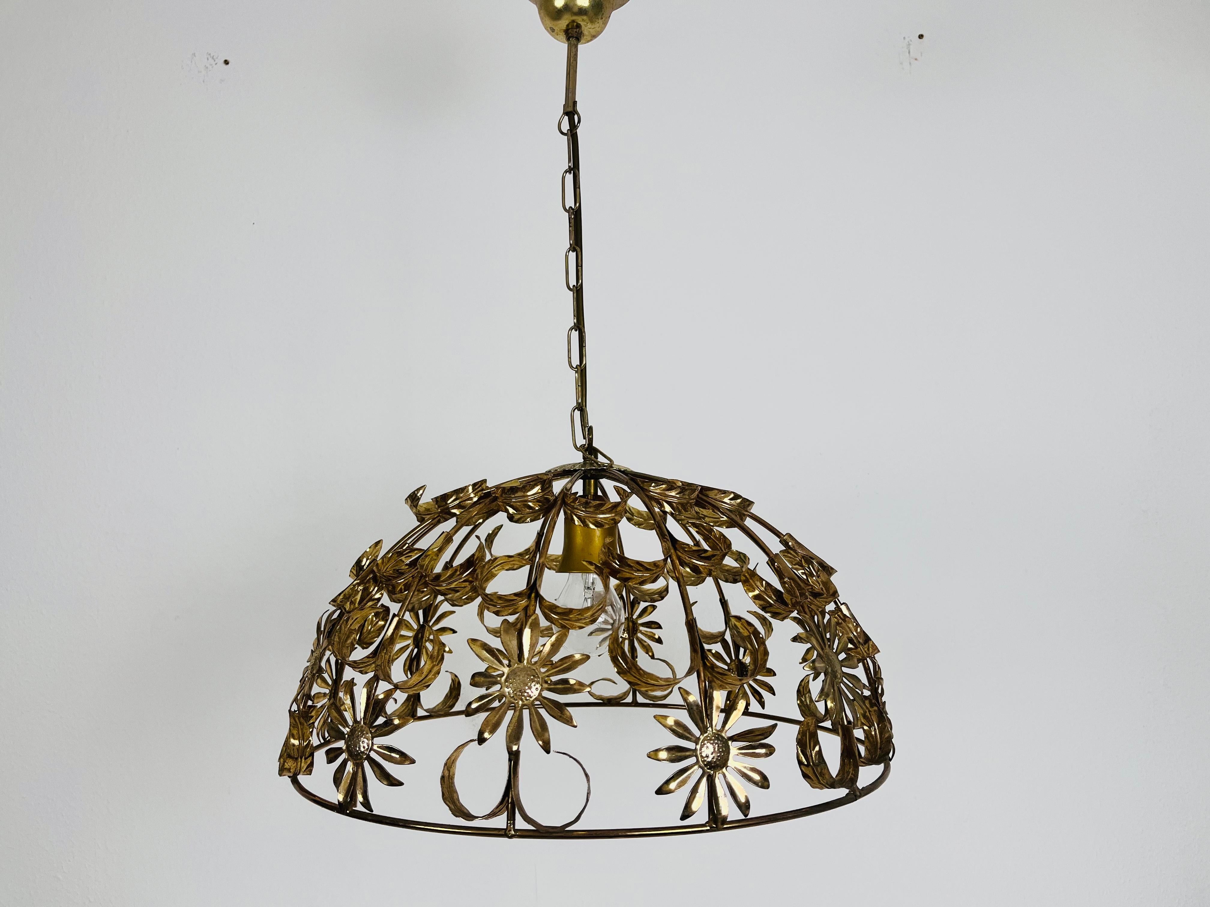 Hollywood Regency Florentine Flower Shape Pendant Lamp Attributed to Banci Firenze, 1970s For Sale