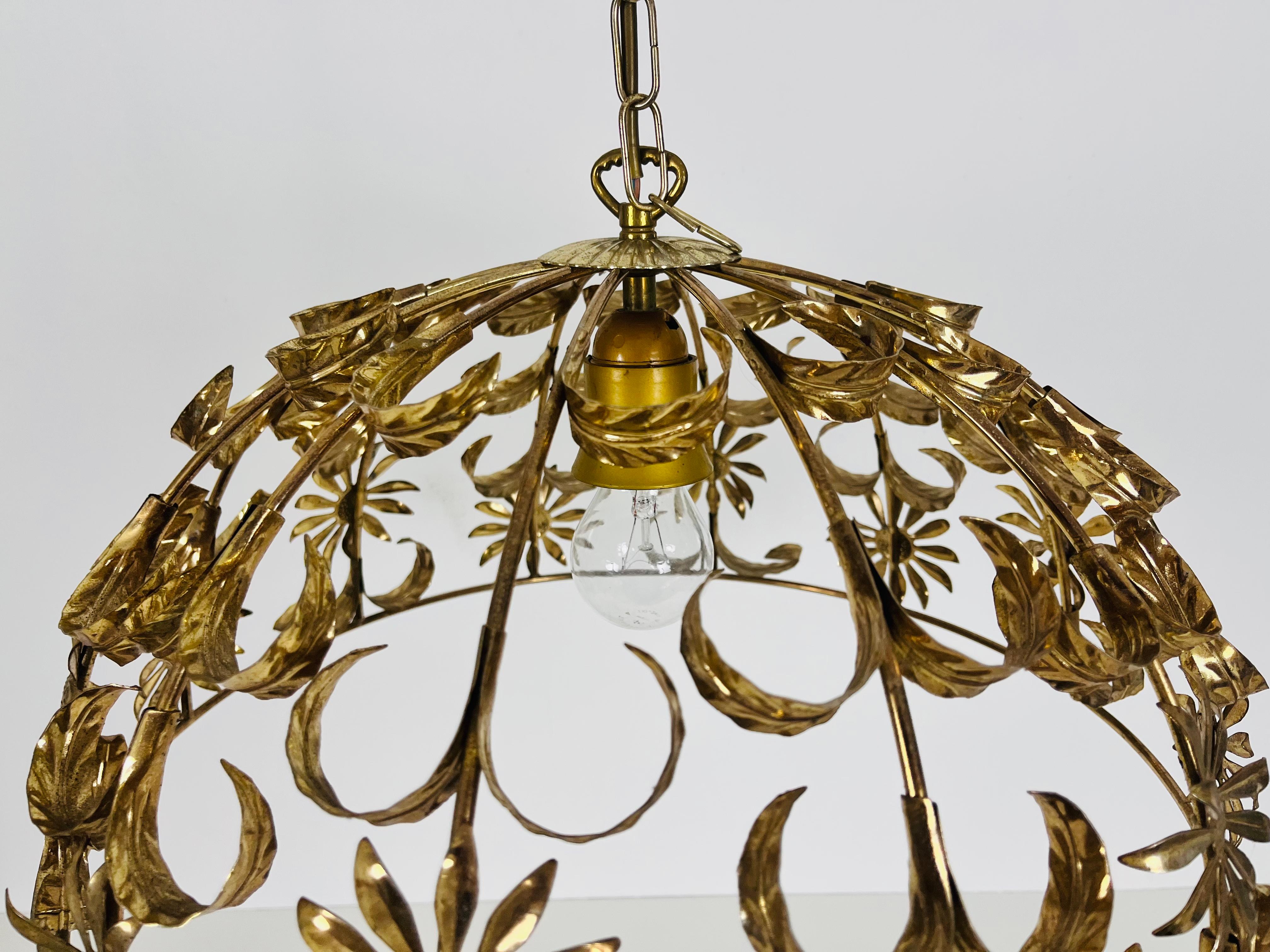 Hand-Crafted Florentine Flower Shape Pendant Lamp Attributed to Banci Firenze, 1970s For Sale