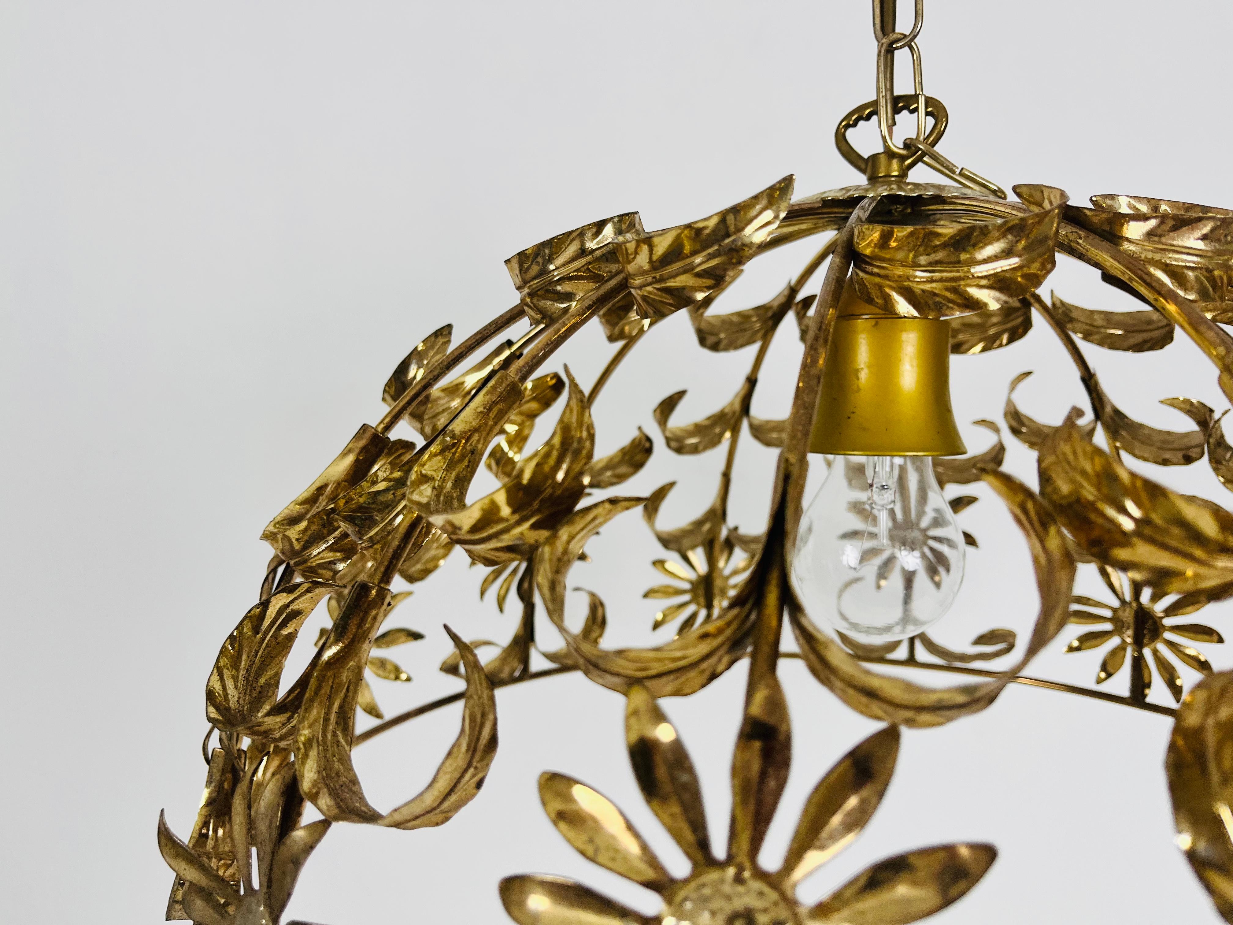 Florentine Flower Shape Pendant Lamp Attributed to Banci Firenze, 1970s In Good Condition For Sale In Hagenbach, DE