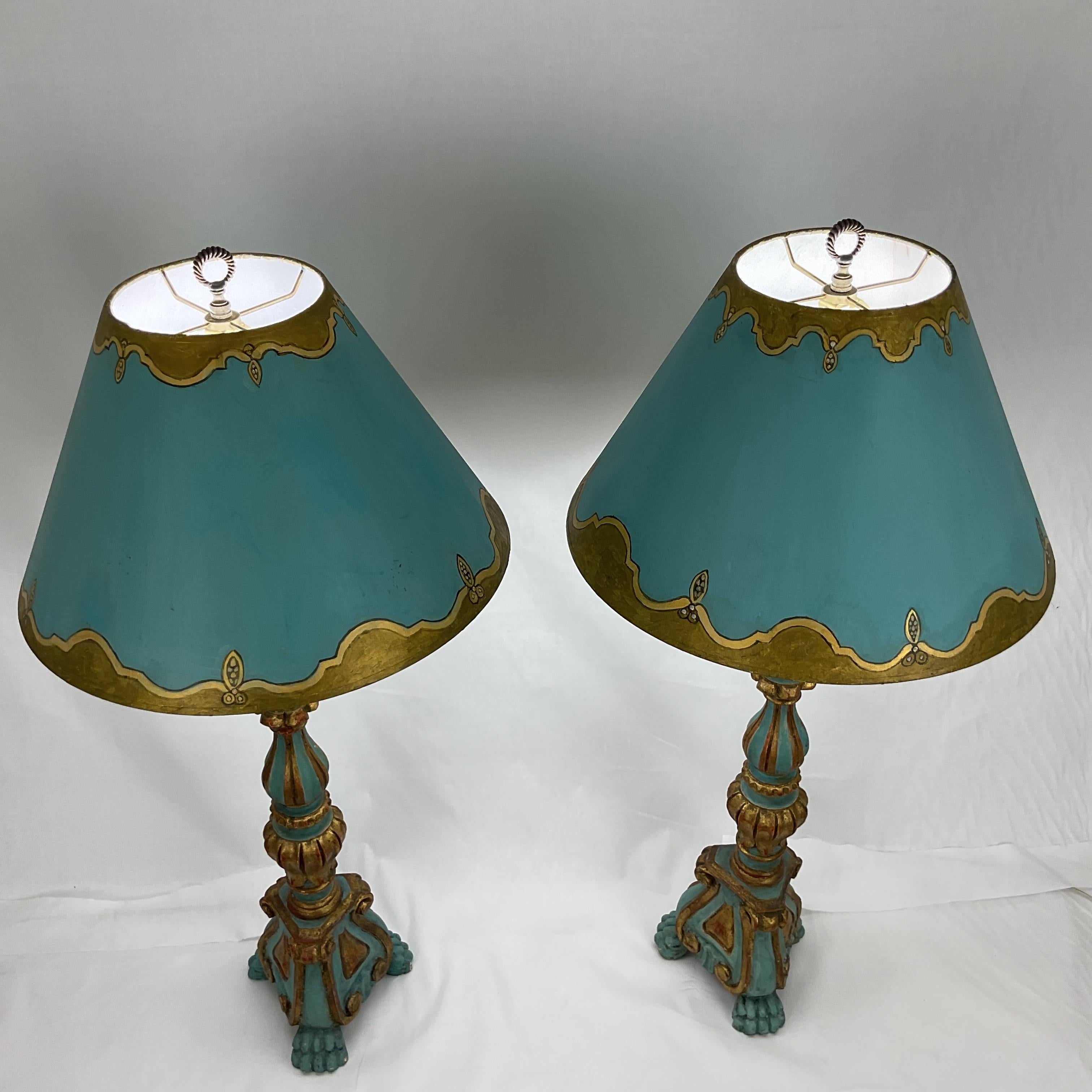 Lampes de table en bois doré Florentine avec abat-jour assortis peints à la main en vente 1