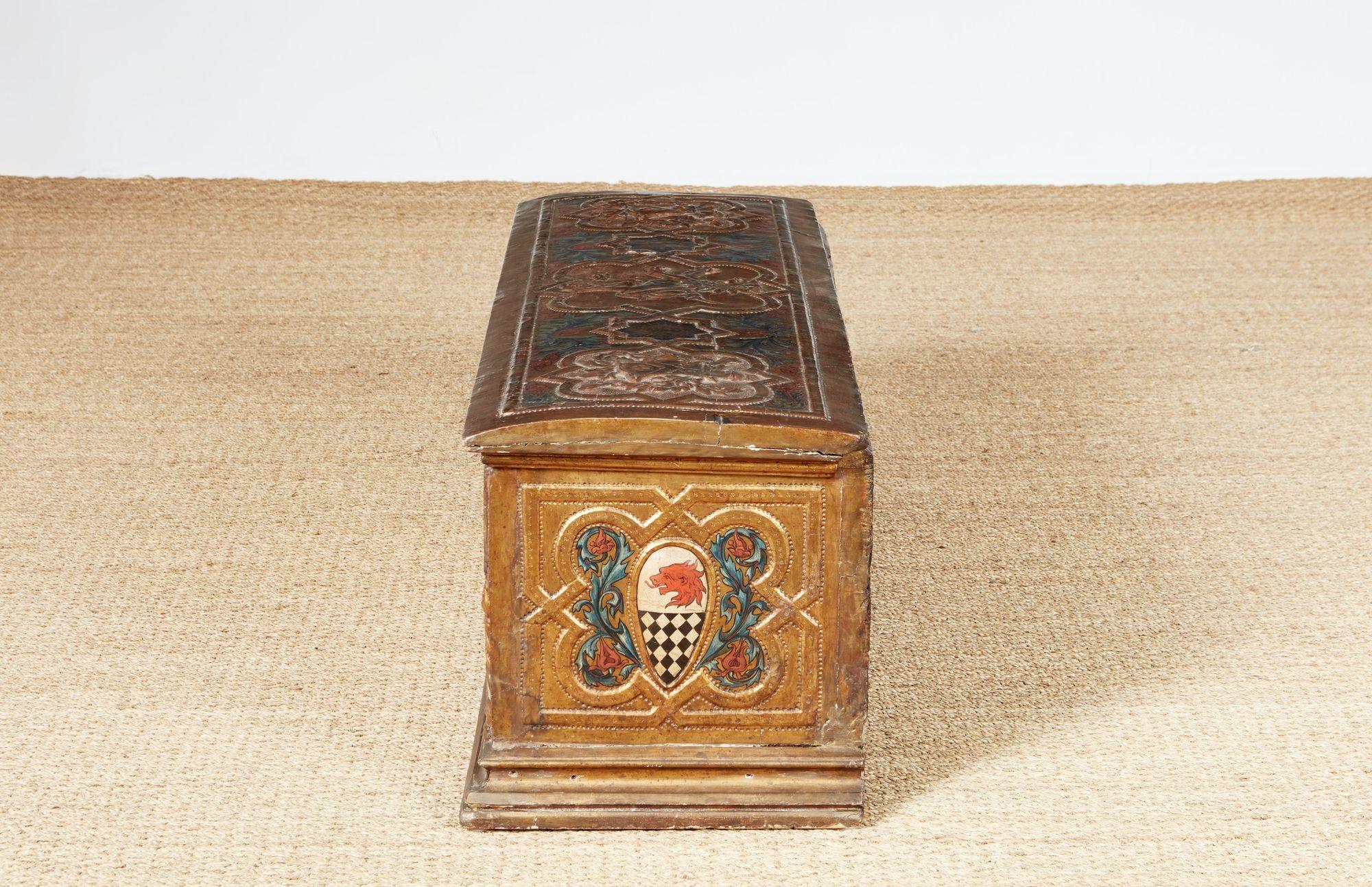 Florentiner Giltwood Kassone im Angebot 1
