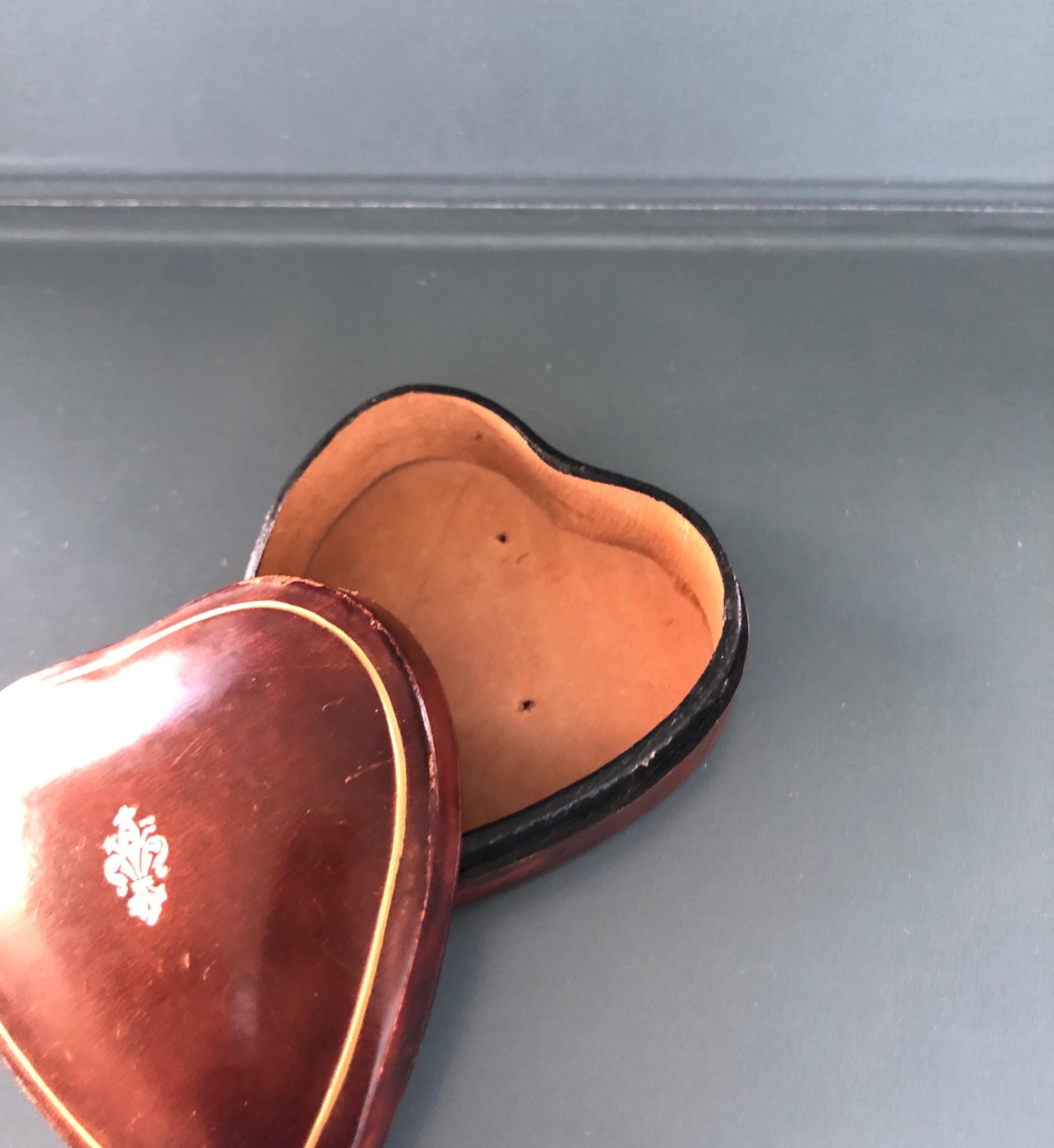 Florentine Heart Shaped Vintage Trinket Embossed Italian Leather Box In Good Condition In Oakland Park, FL