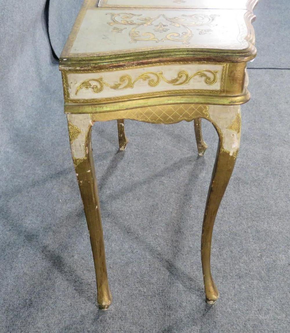 Florentine Italian Gilded Gold Leaf Ladies Mirrored Vanity Makeup Table C1920 In Good Condition In Swedesboro, NJ