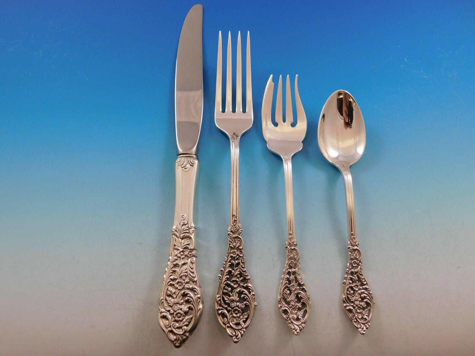 Beautiful Florentine Lace by Reed & Barton Sterling Silver Dinner and Luncheon Size flatware set, 152 pieces. This pattern features a stunning pieced handle on most pieces. This set includes:

12 dinner knives, 9 1/2