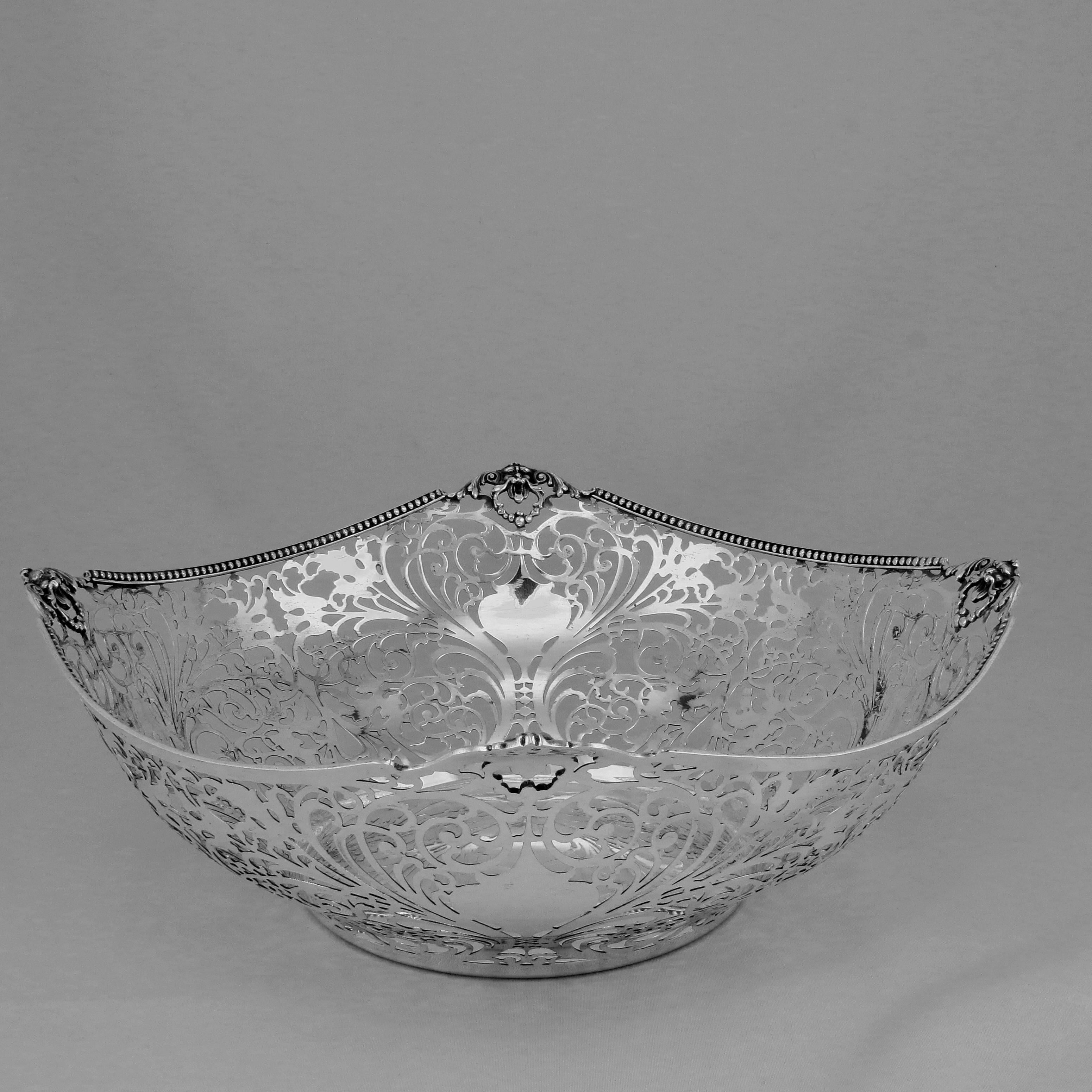 This fine Italian bowl is marked by a considerable silversmith, Ugo Bellini from Firenze. This type of cutwork is rarely made these days. It takes a long time and would therefore be very expensive. The base is round and the body of shaped square