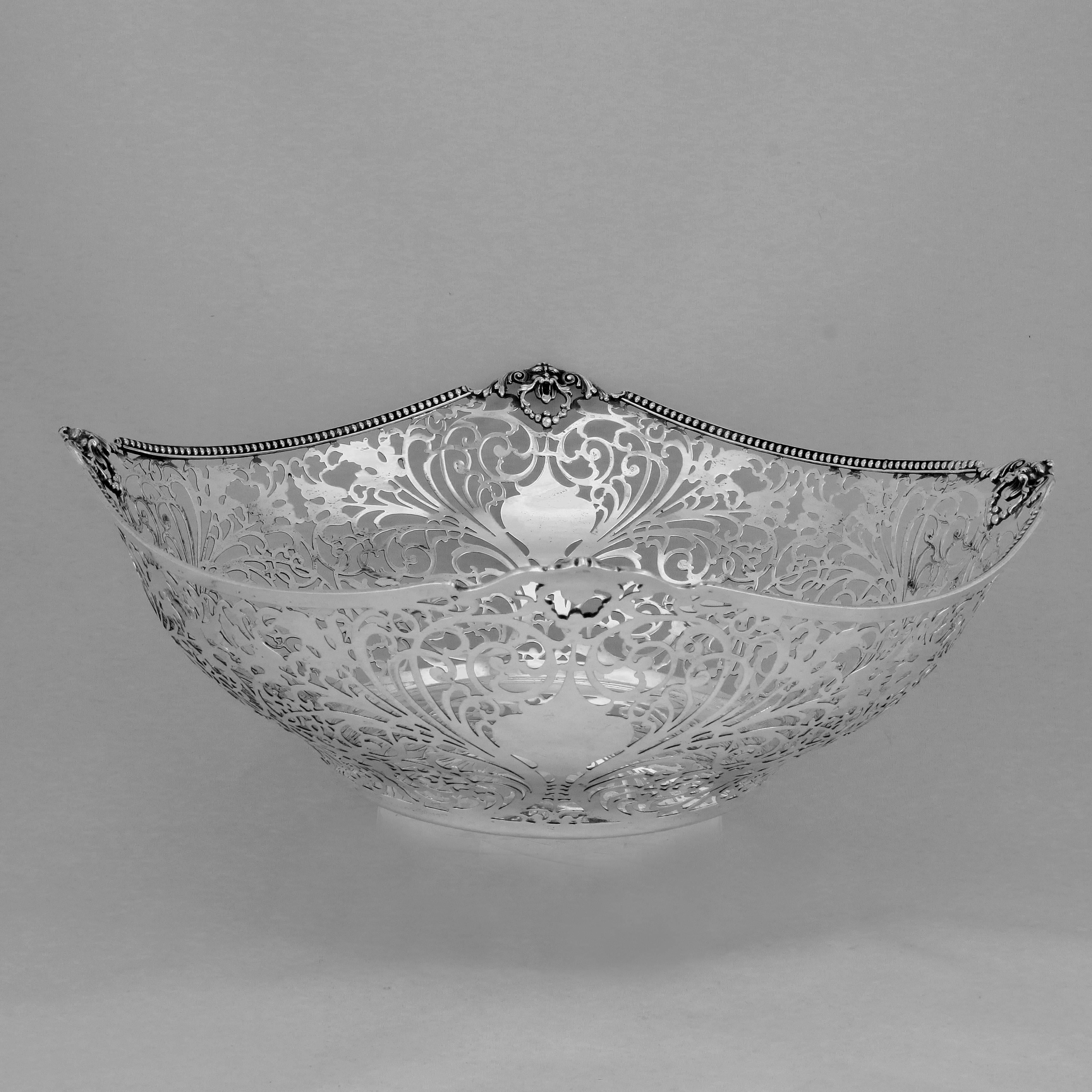 Florentine Large Pierced Silver Bowl In Good Condition In Montreal, QC