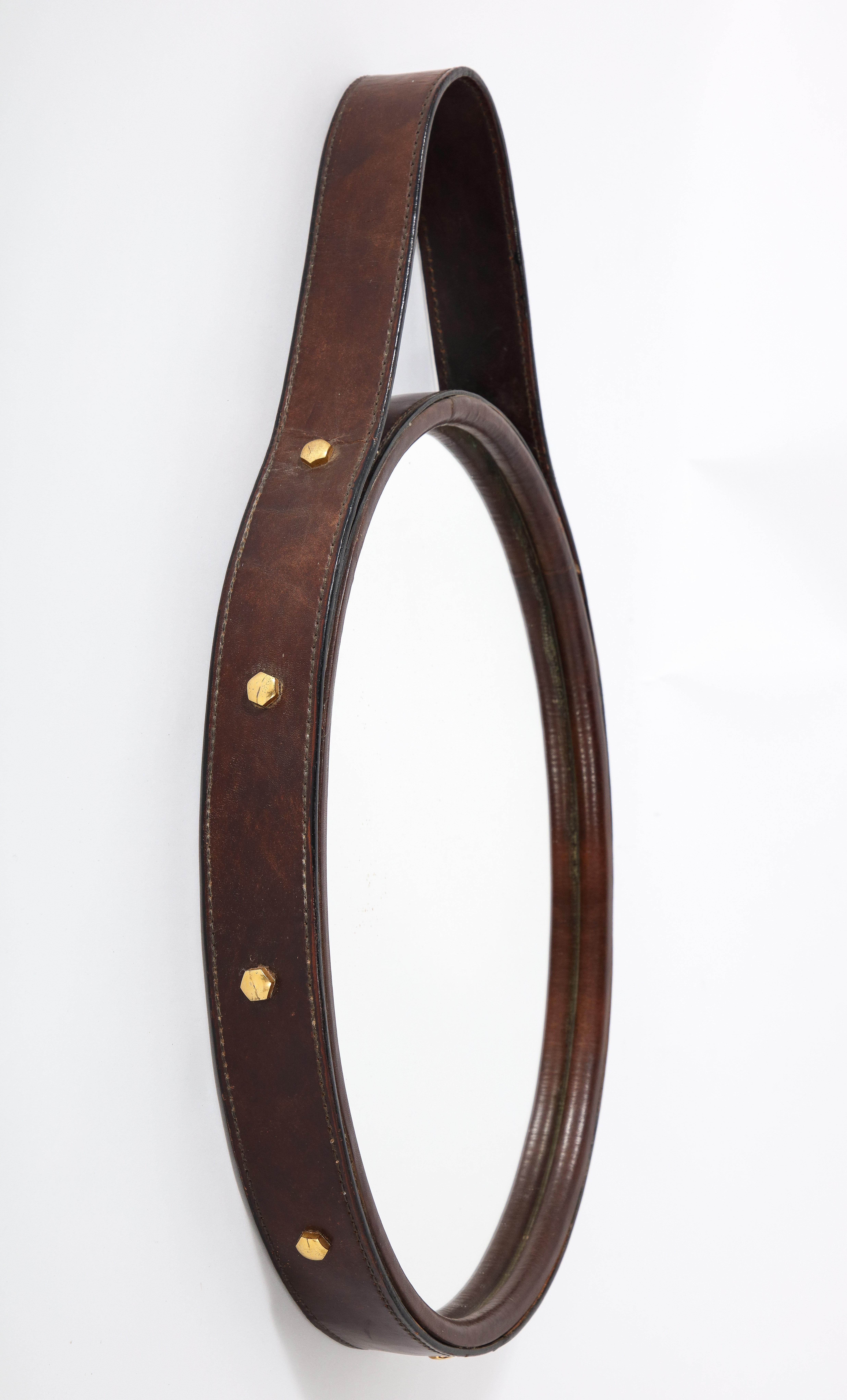 Miroir ovale florentin enveloppé de cuir, Italie, années 1960 en vente 4