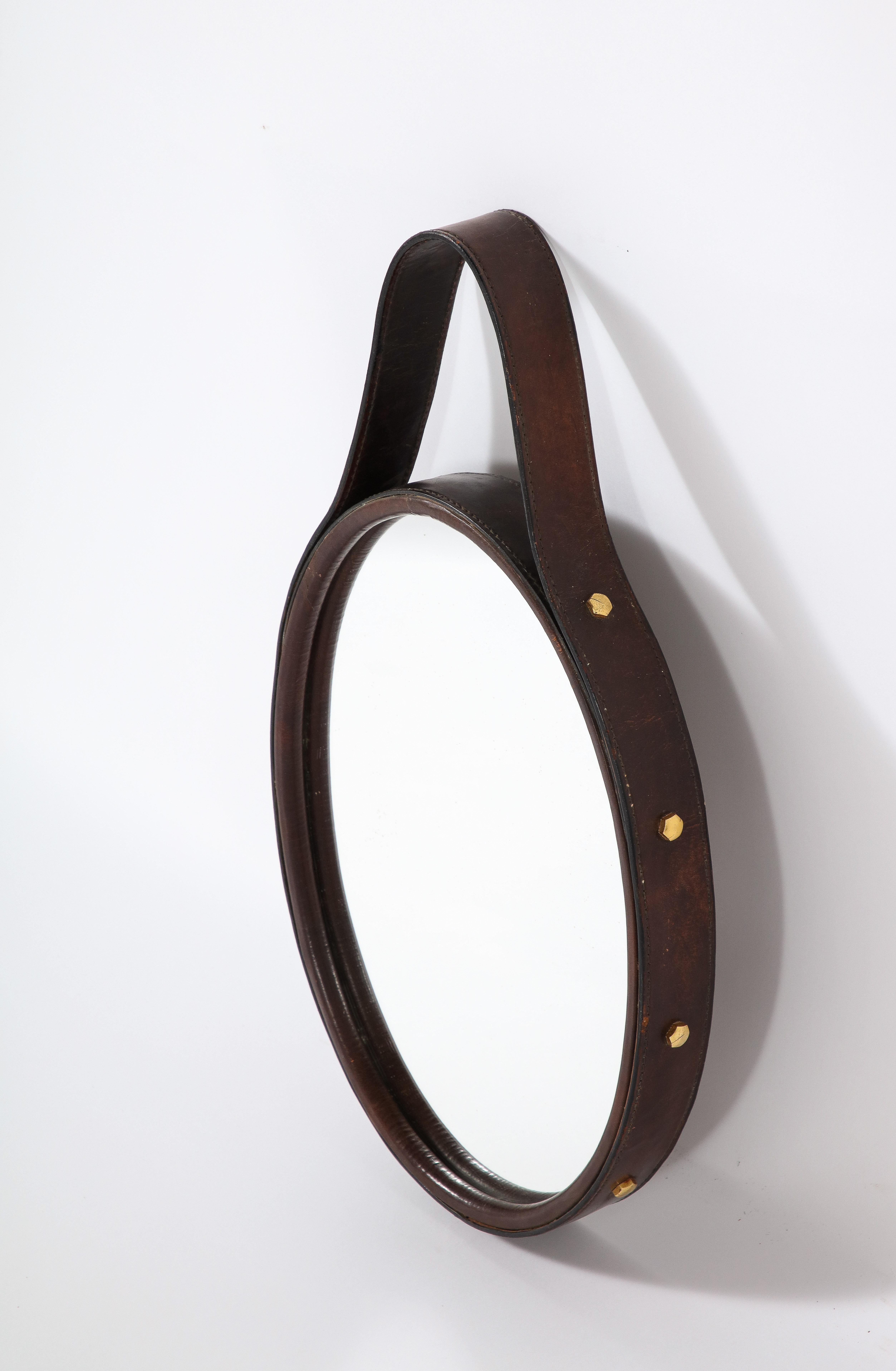 Miroir ovale florentin enveloppé de cuir, Italie, années 1960 en vente 1