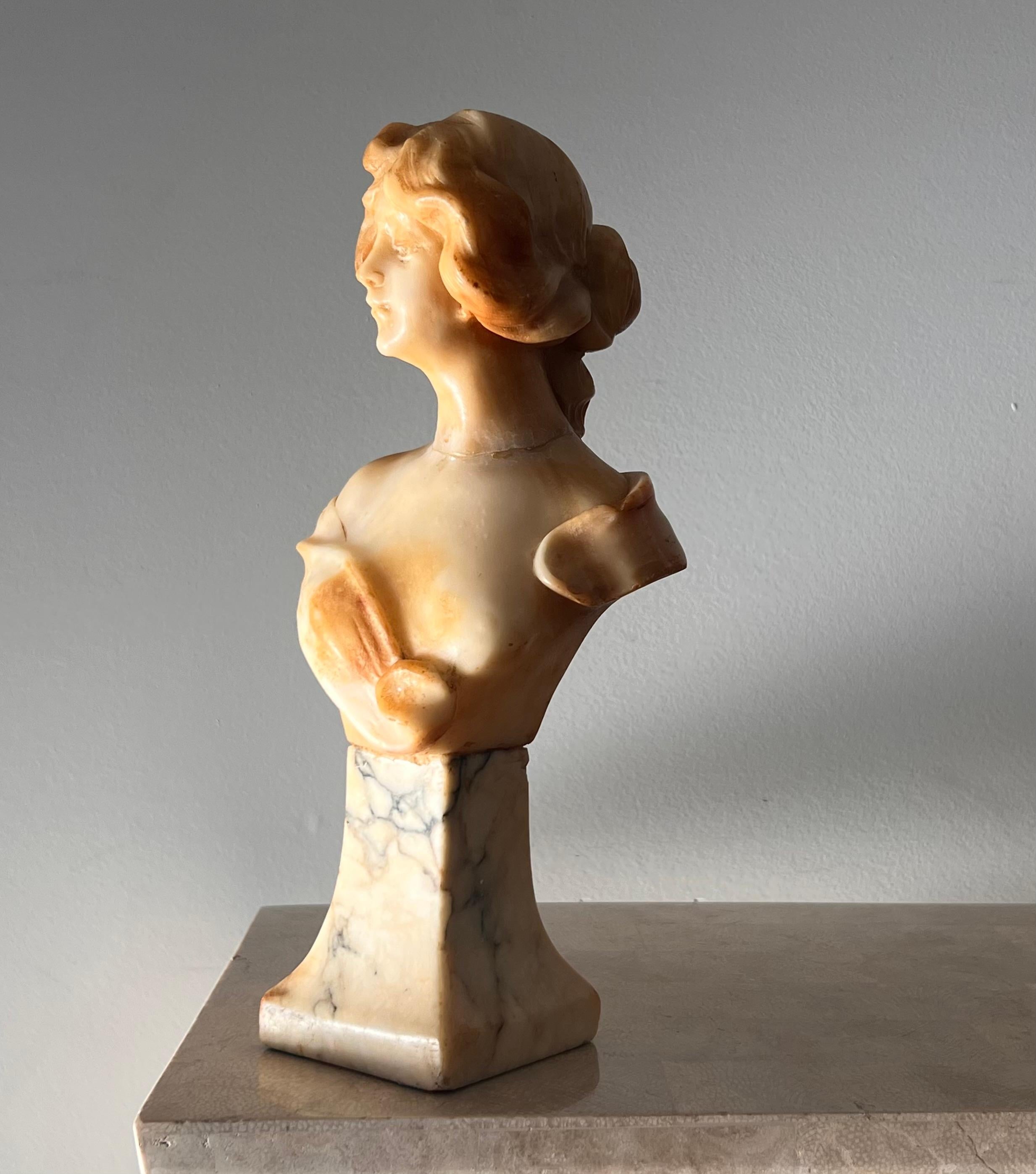Florentine marble and alabaster bust of a woman, 20th century  For Sale 5