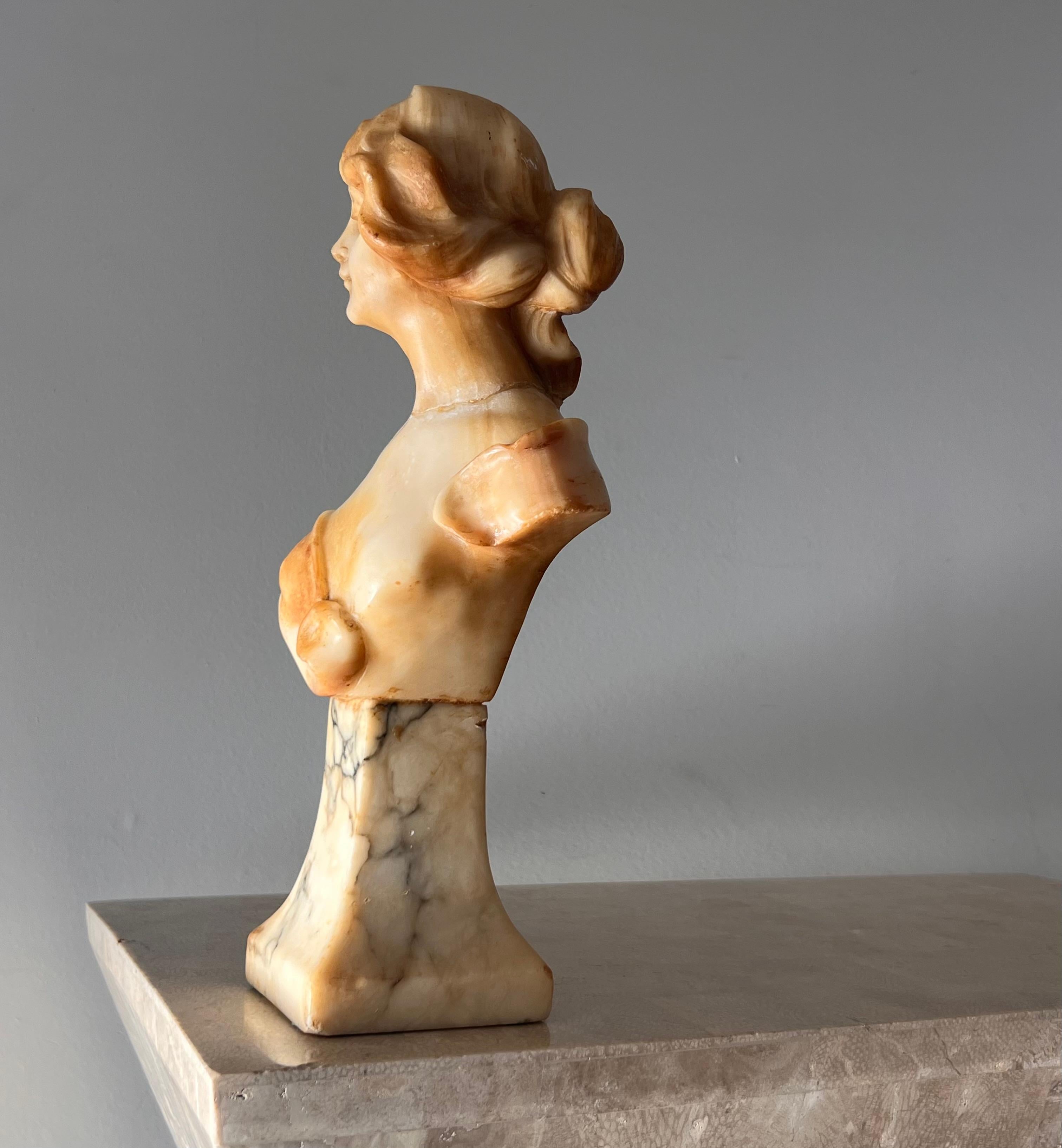 Florentine marble and alabaster bust of a woman, 20th century  For Sale 9