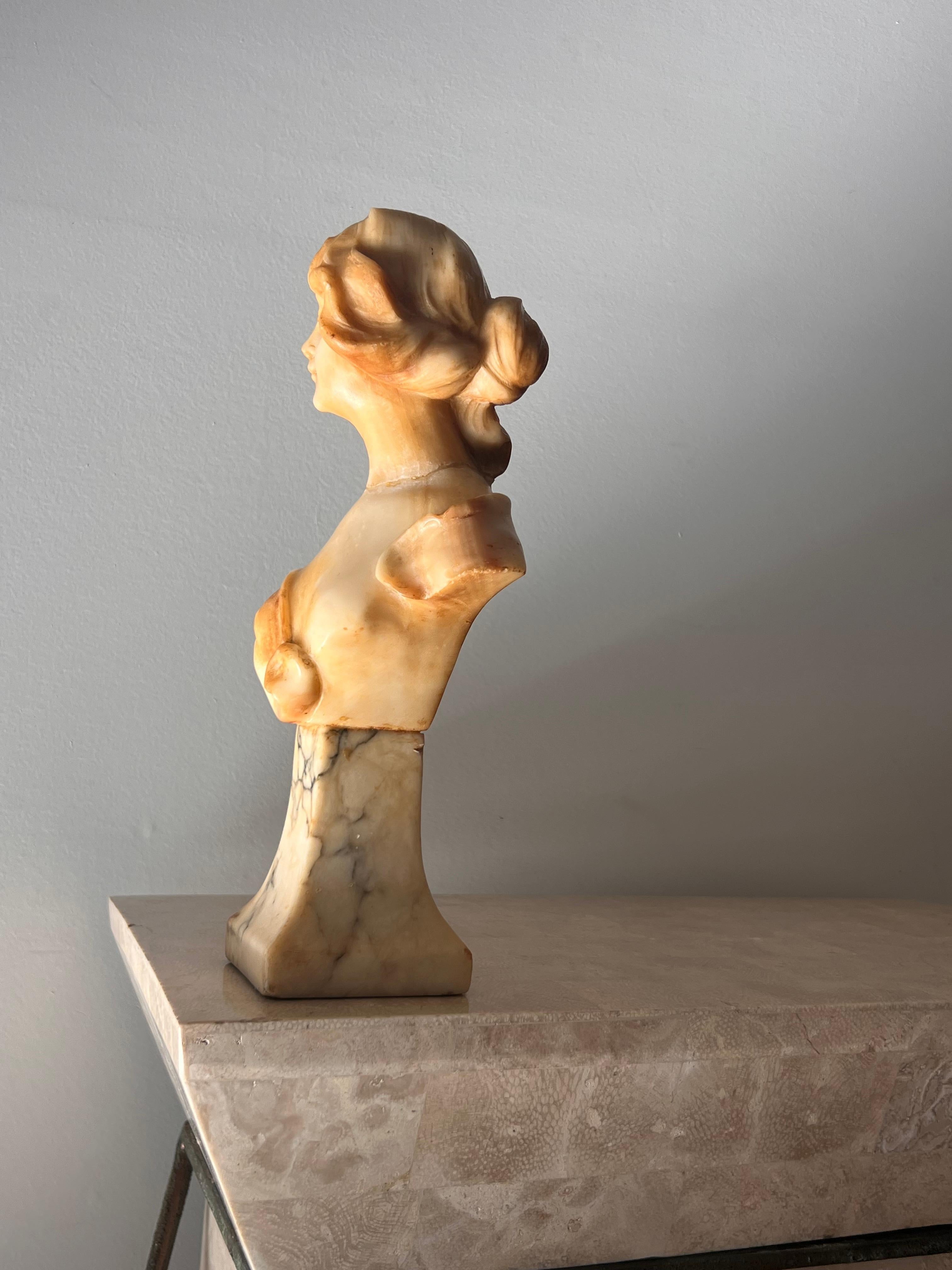 Italian Florentine marble and alabaster bust of a woman, 20th century  For Sale