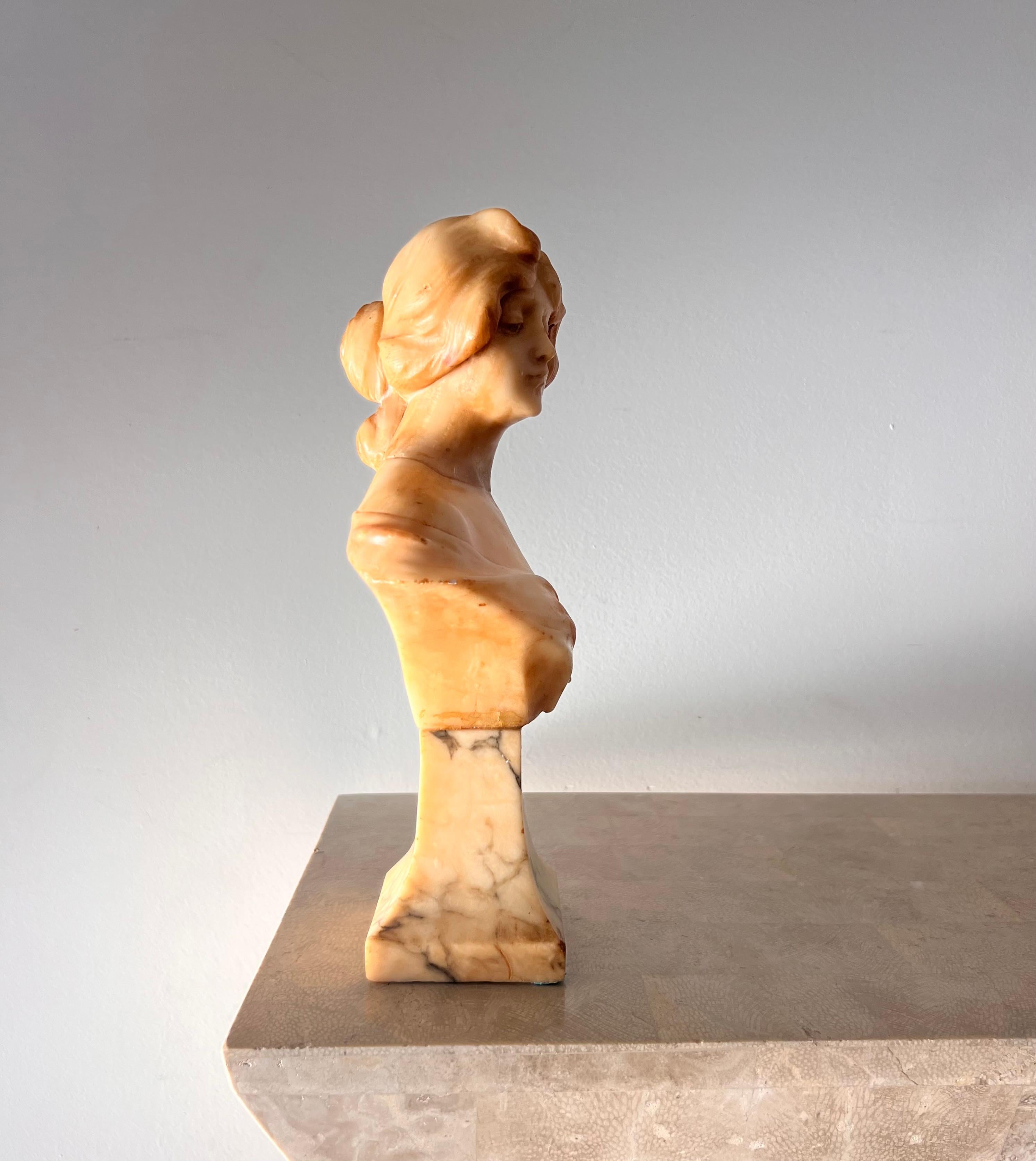 Florentine marble and alabaster bust of a woman, 20th century  For Sale 1