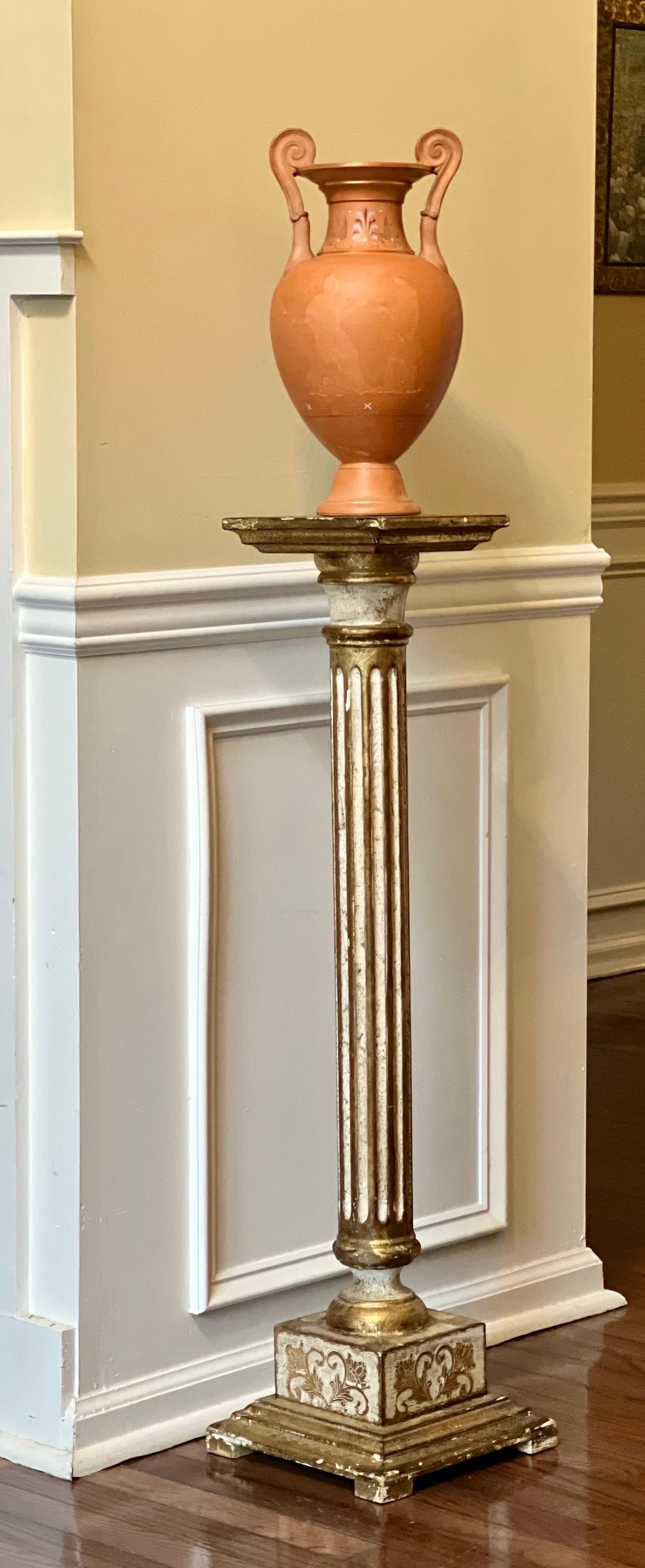Florentine Neoclassical Fluted Cream and Gold Gilt Painted Column Pedestal For Sale 6