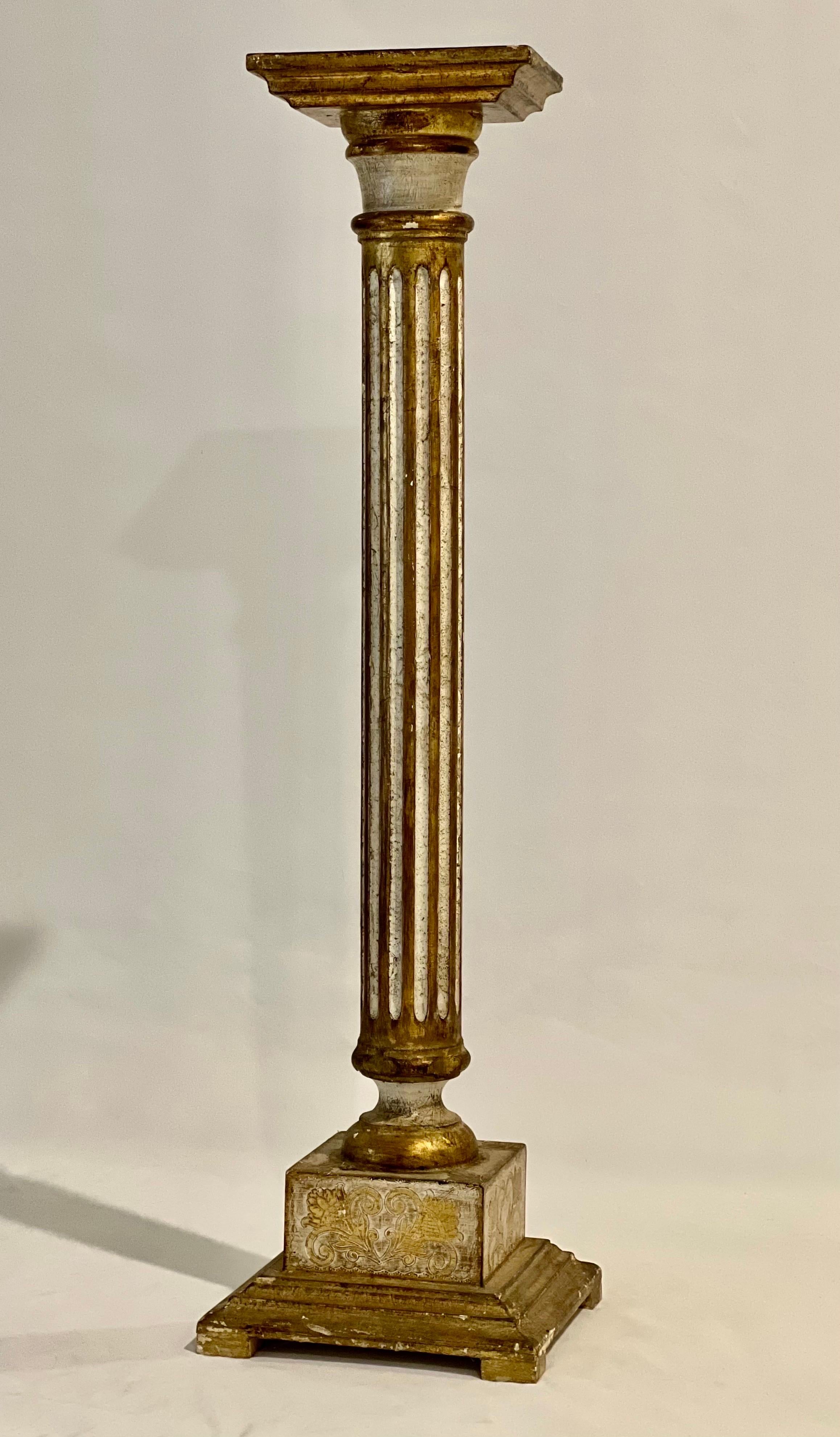 Italian Florentine Neoclassical Fluted Cream and Gold Gilt Painted Column Pedestal For Sale